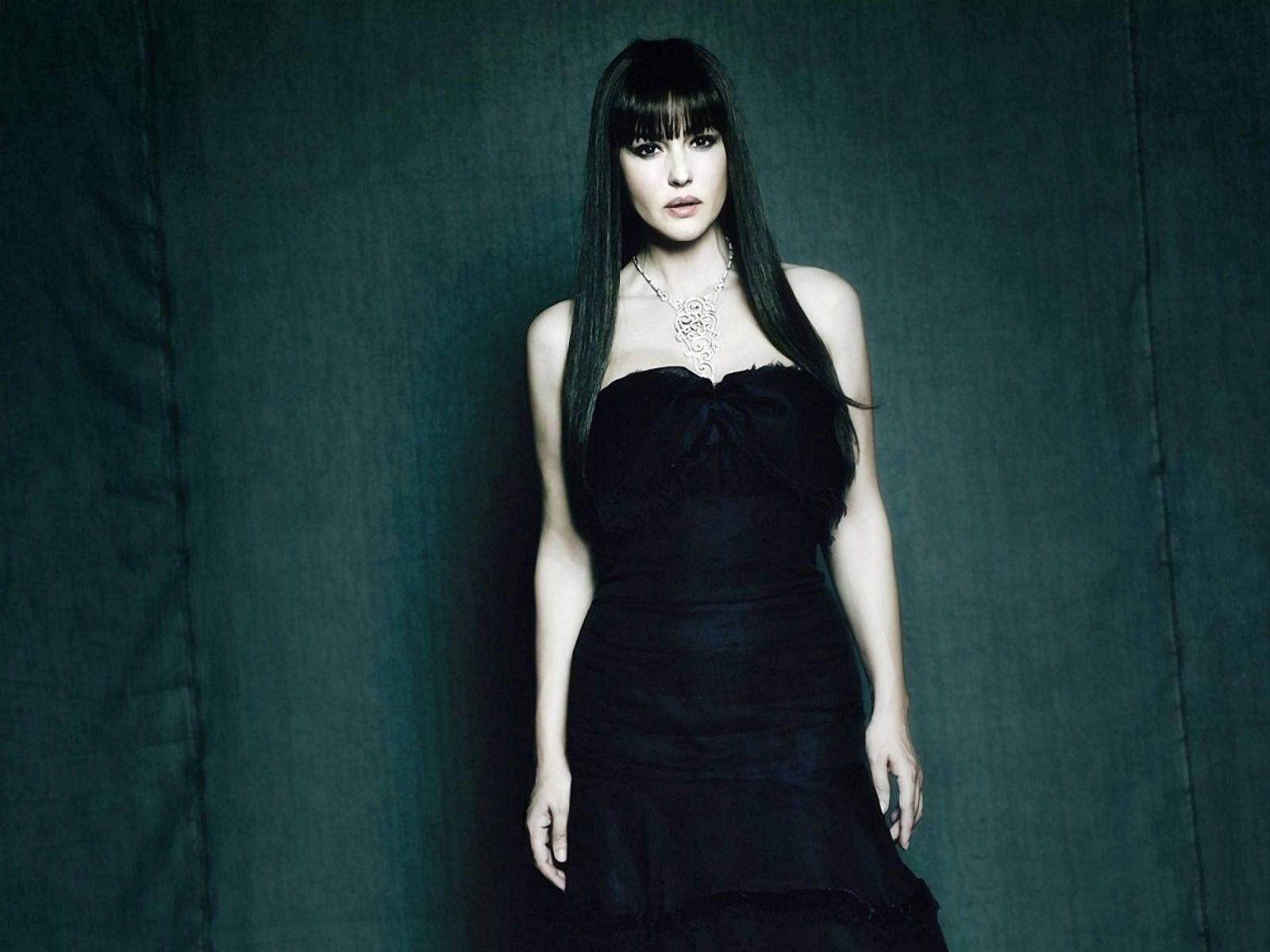 Monica Bellucci women actress black hair clothing