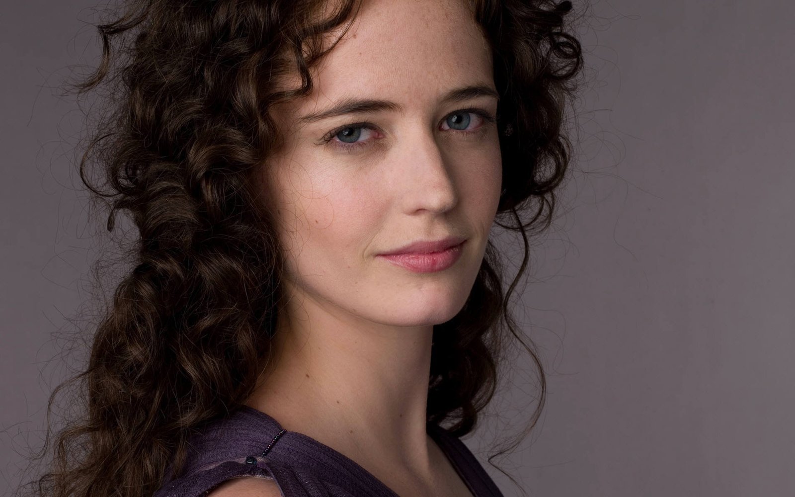 look face model actress brunette Eva Green