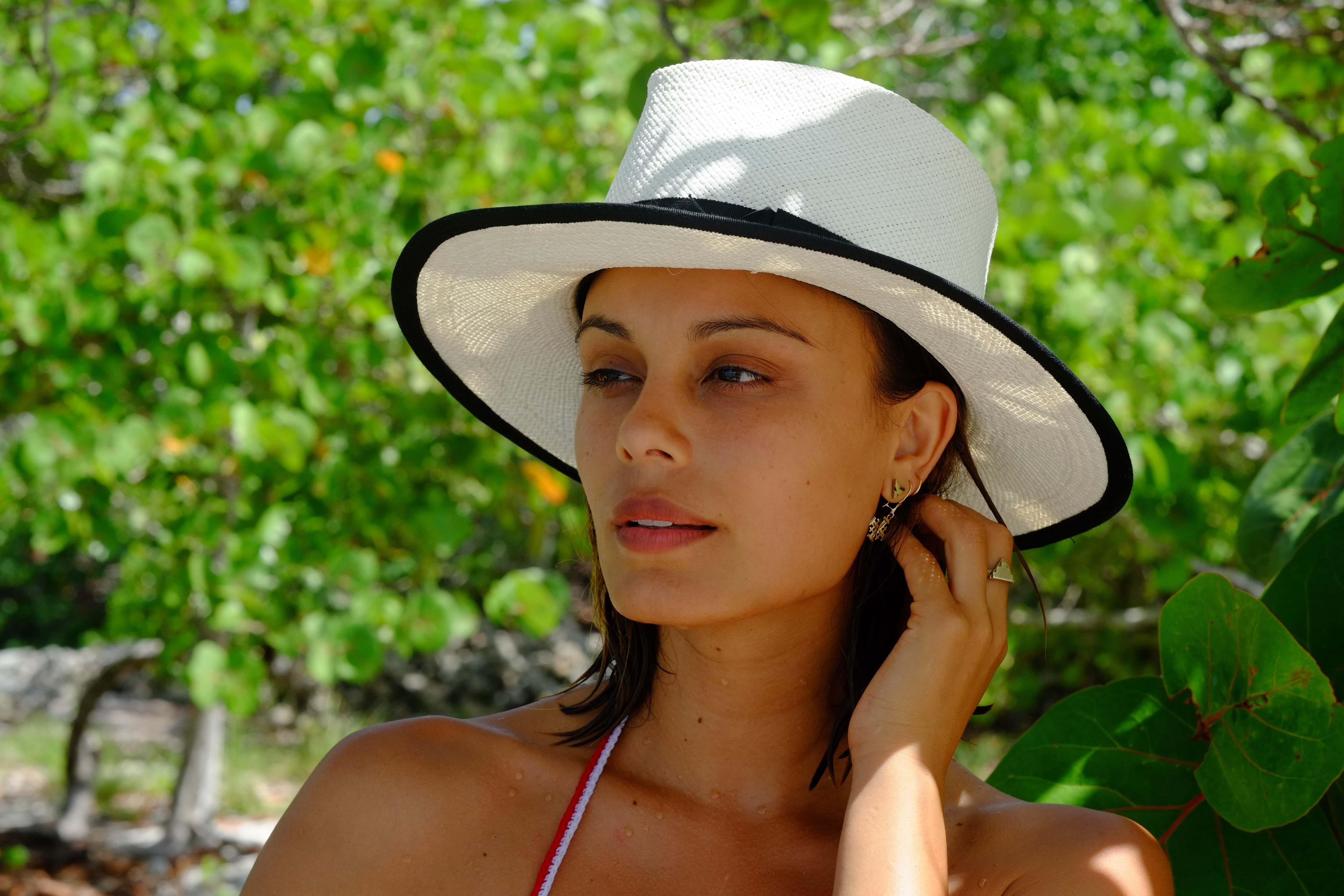 Nathalie Kelley model actress hat millinery women looking away 2k 4k
