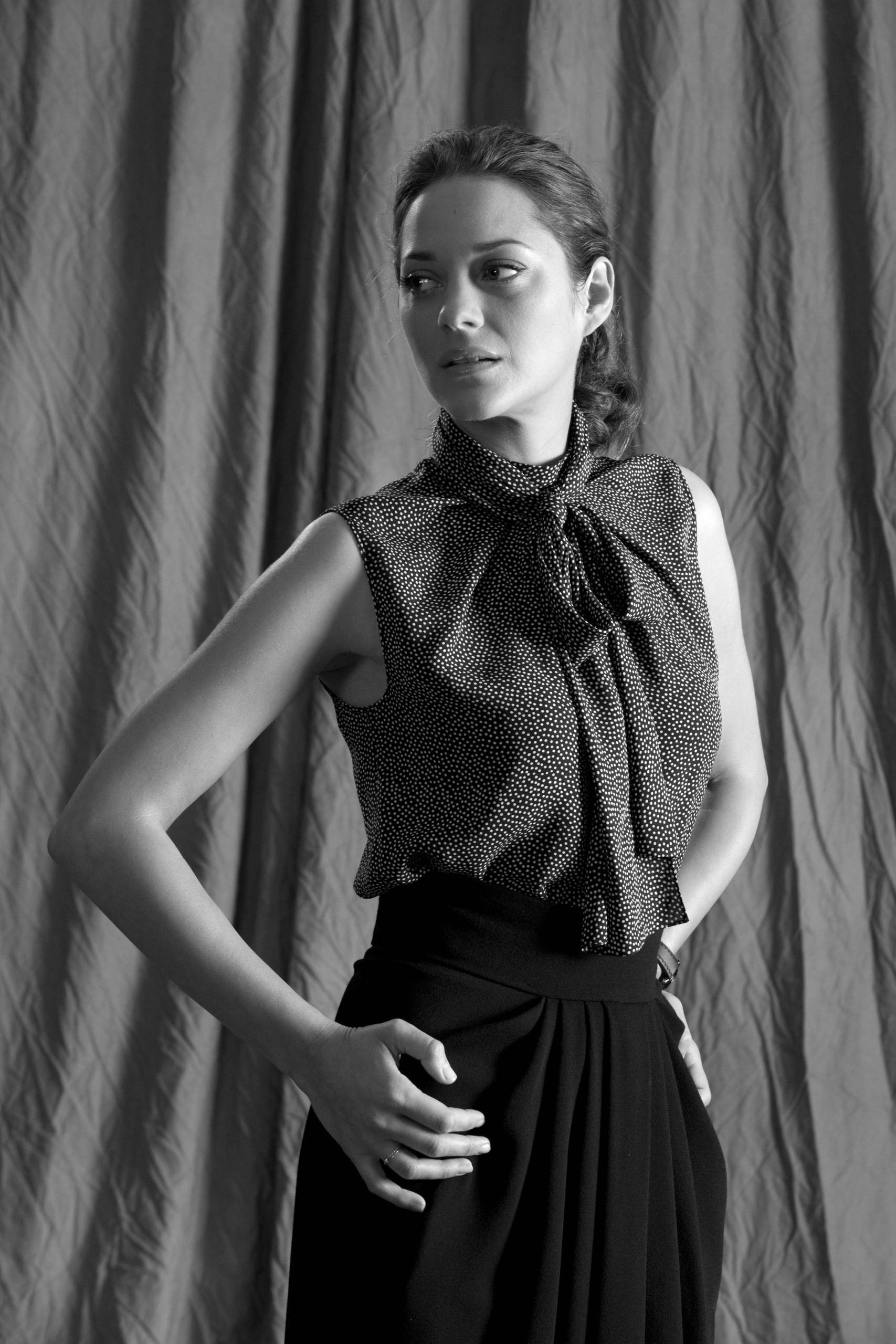 Marion Cotillard actress women monochrome brunette