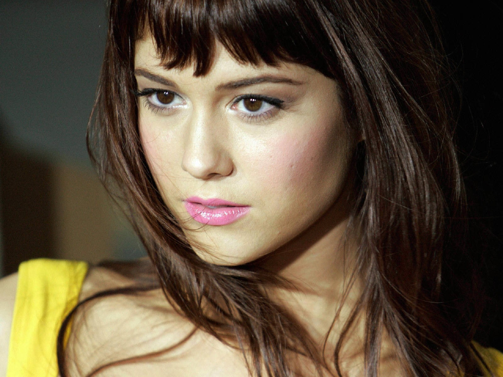 Mary Elizabeth Winstead women actress brunette pink lipstick