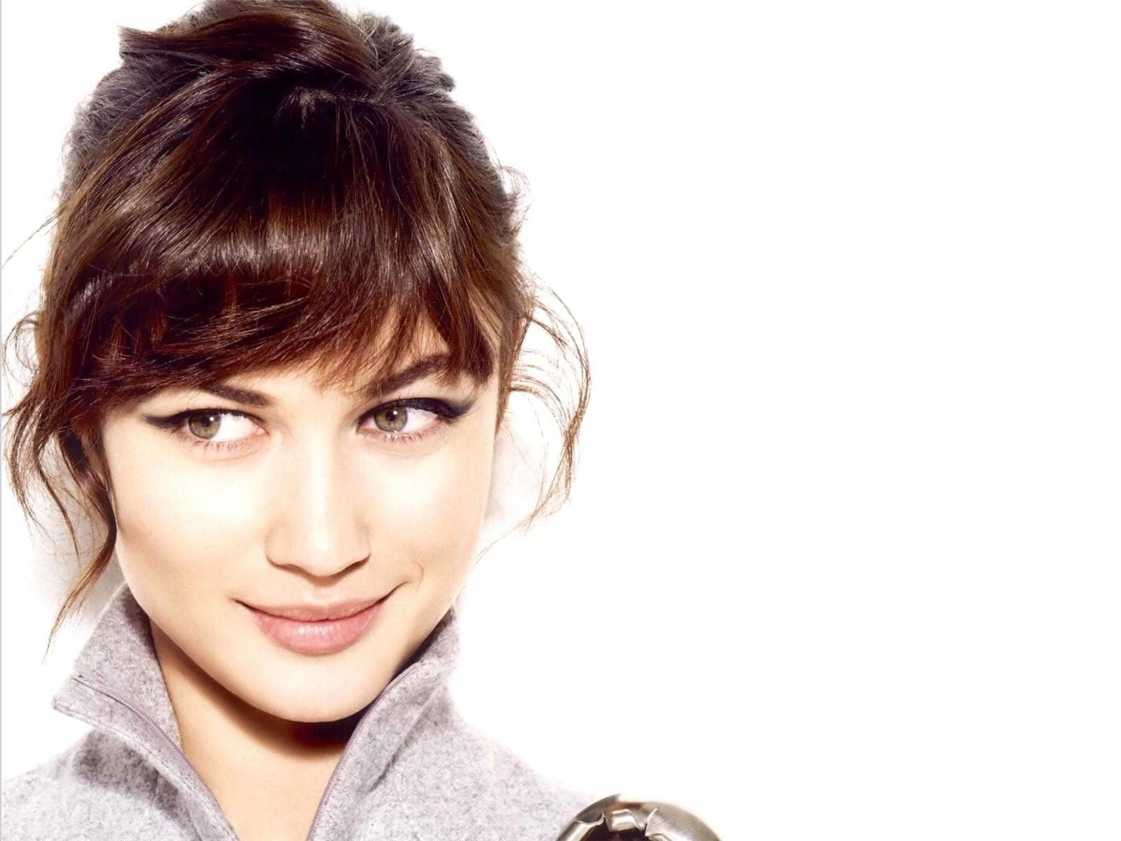 Olga Kurylenko women brunette model actress portrait simple background