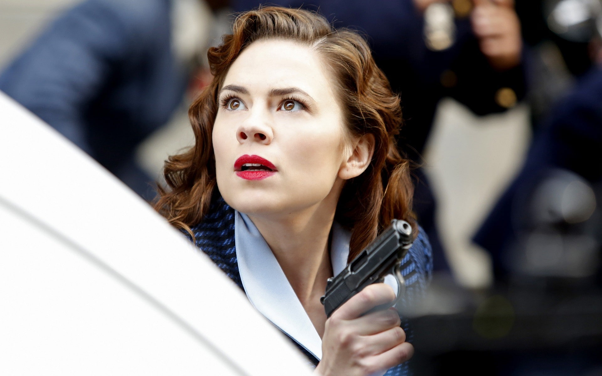Peggy Carter Hayley Atwell women actress red lipstick gun