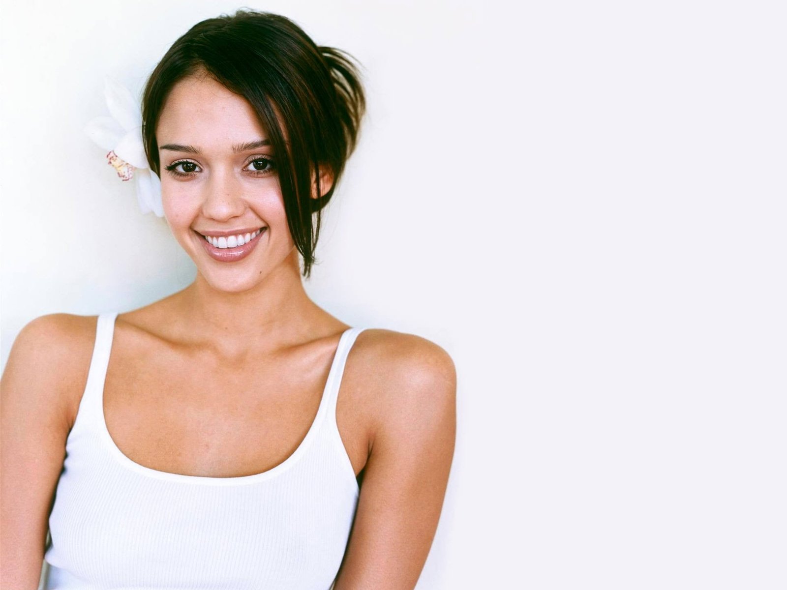 photo of Jessica Alba smiling women actress celebrity looking at camera