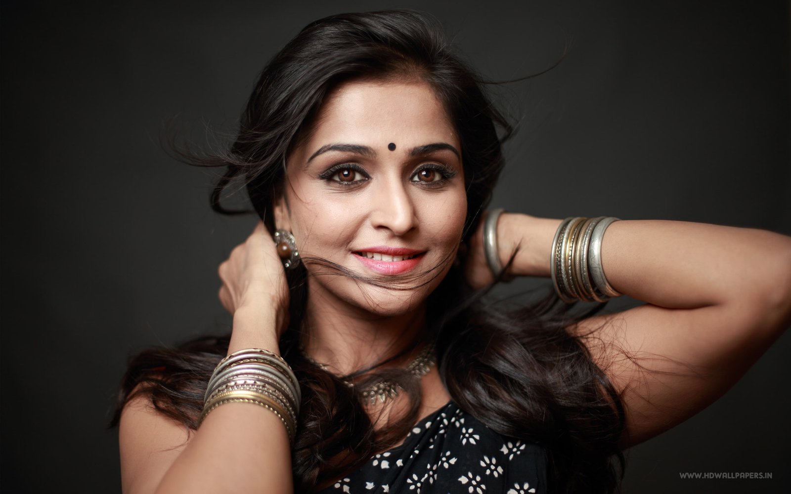 Ramya Nambeesan Mallu Actress portrait looking at camera one person 2k