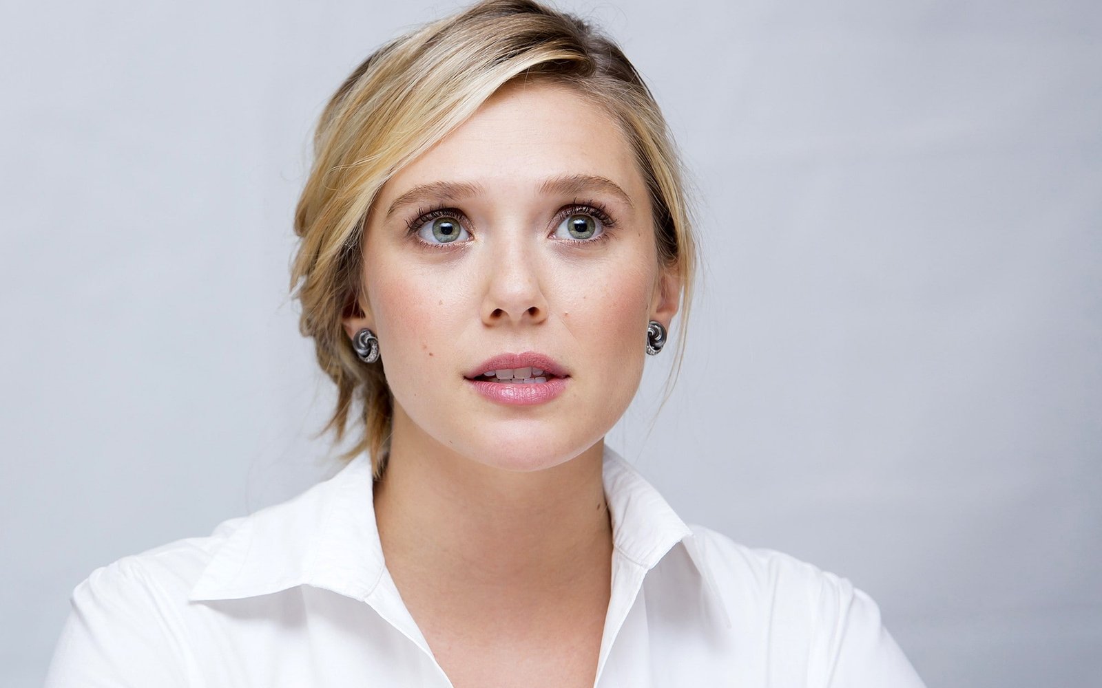 simple background Elizabeth Olsen actress women celebrity 2k