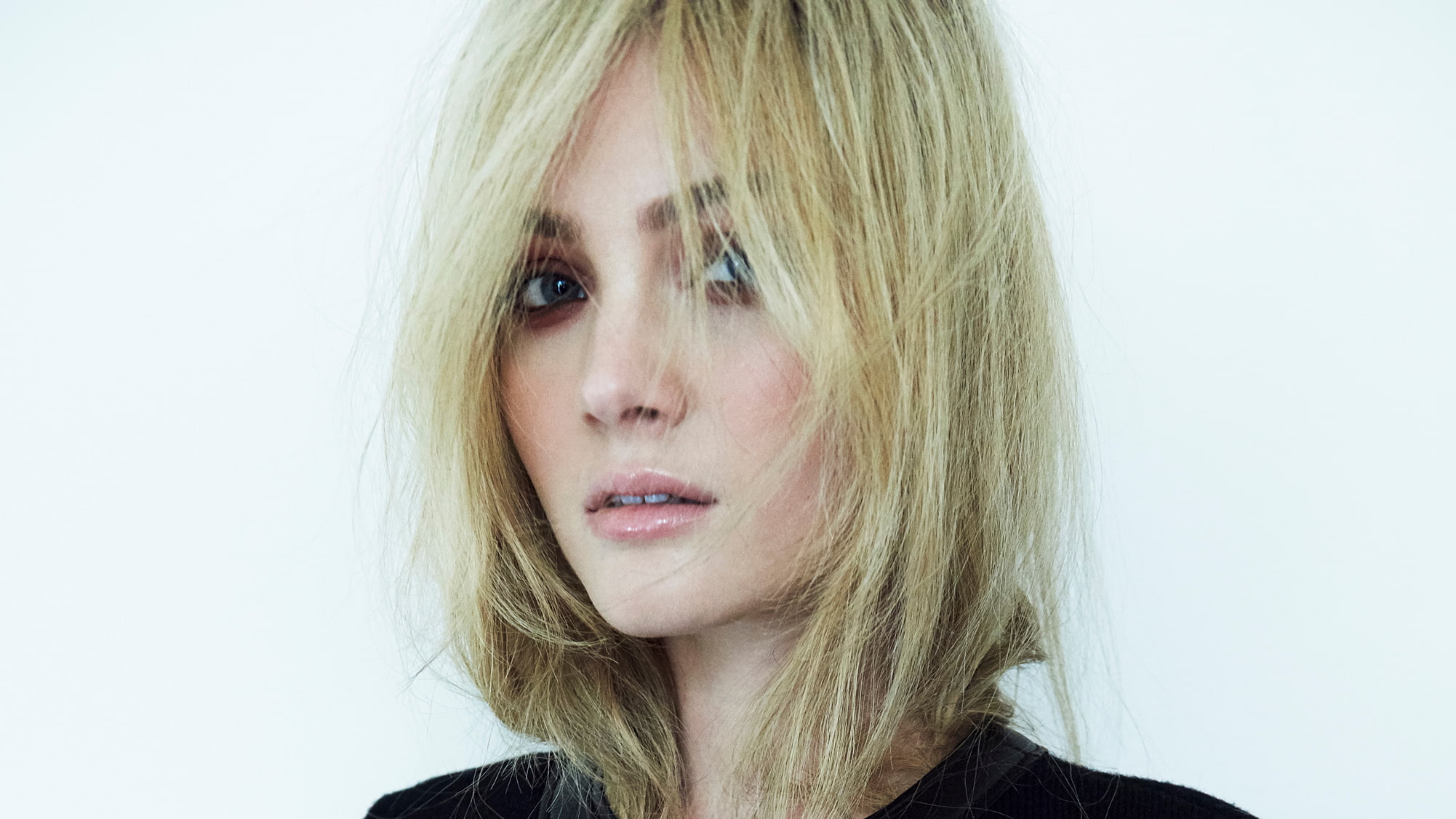 Skyler Samuels actress women blue eyes blonde hair in face 2k