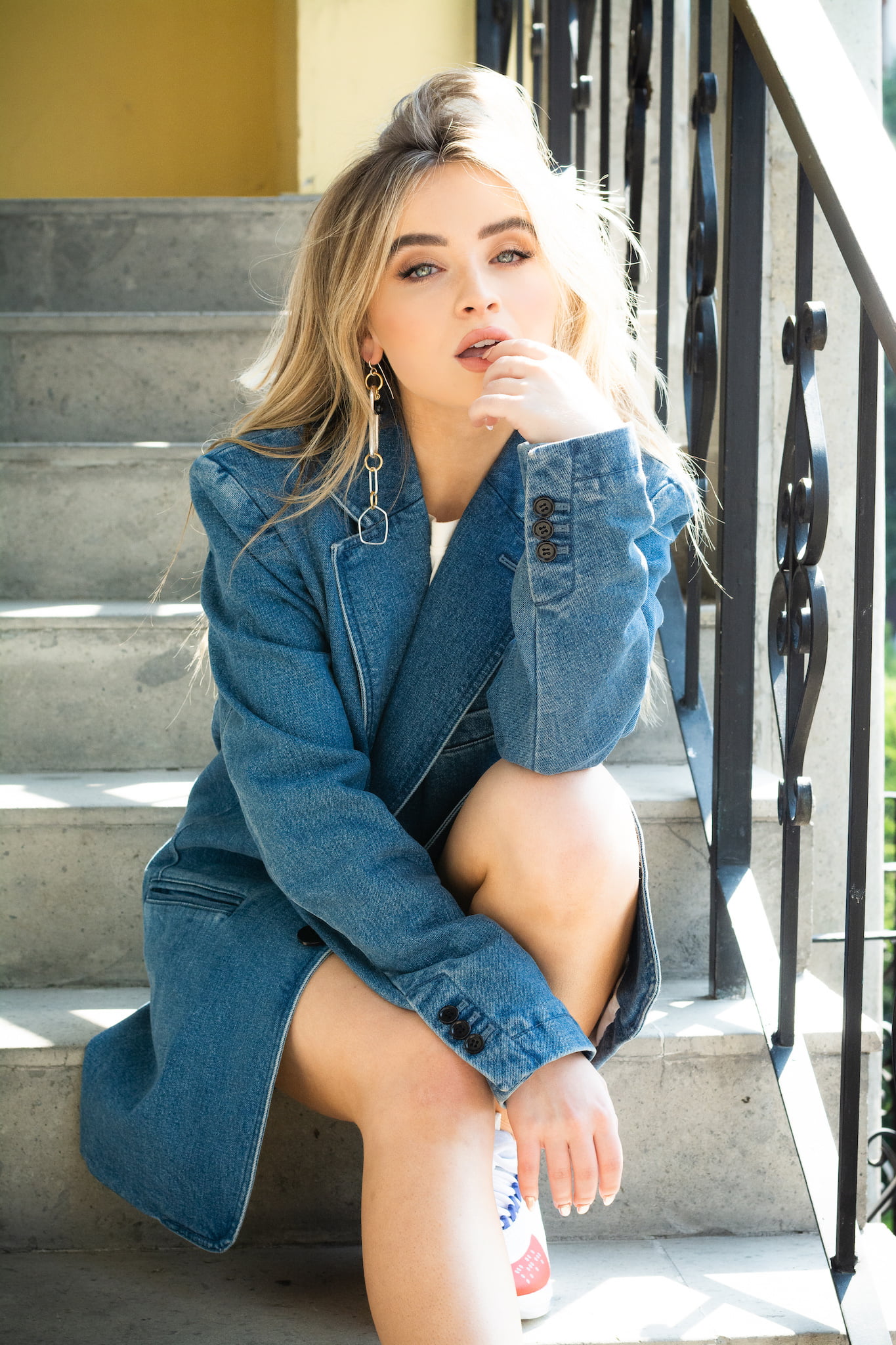 Sabrina Carpenter women actress blonde long hair blue eyes