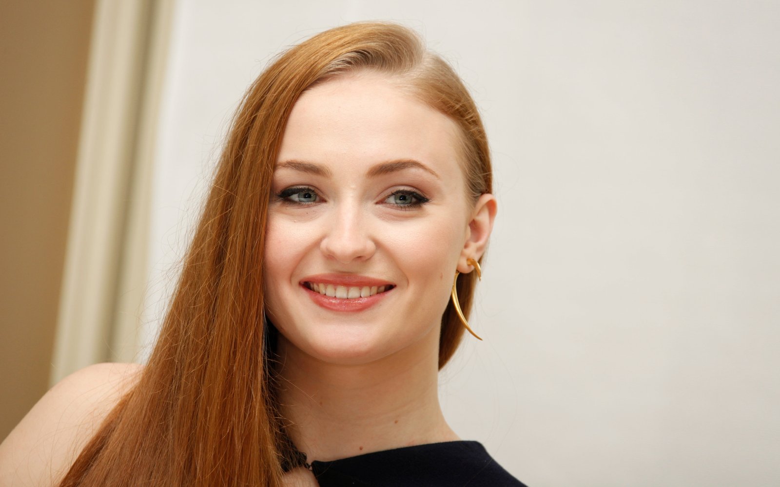 Sophie Turner actress celebrity women smiling redhead 2k 4k 5k