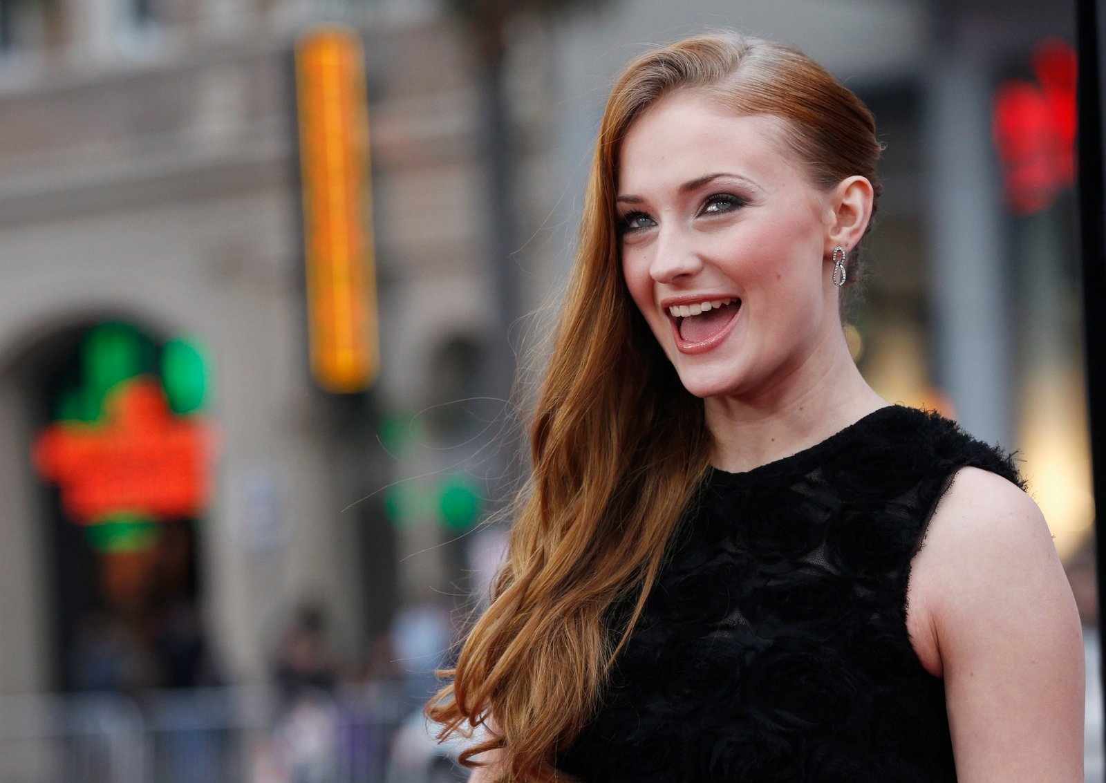 Sophie Turner Actress Smiling Long Hair 2k