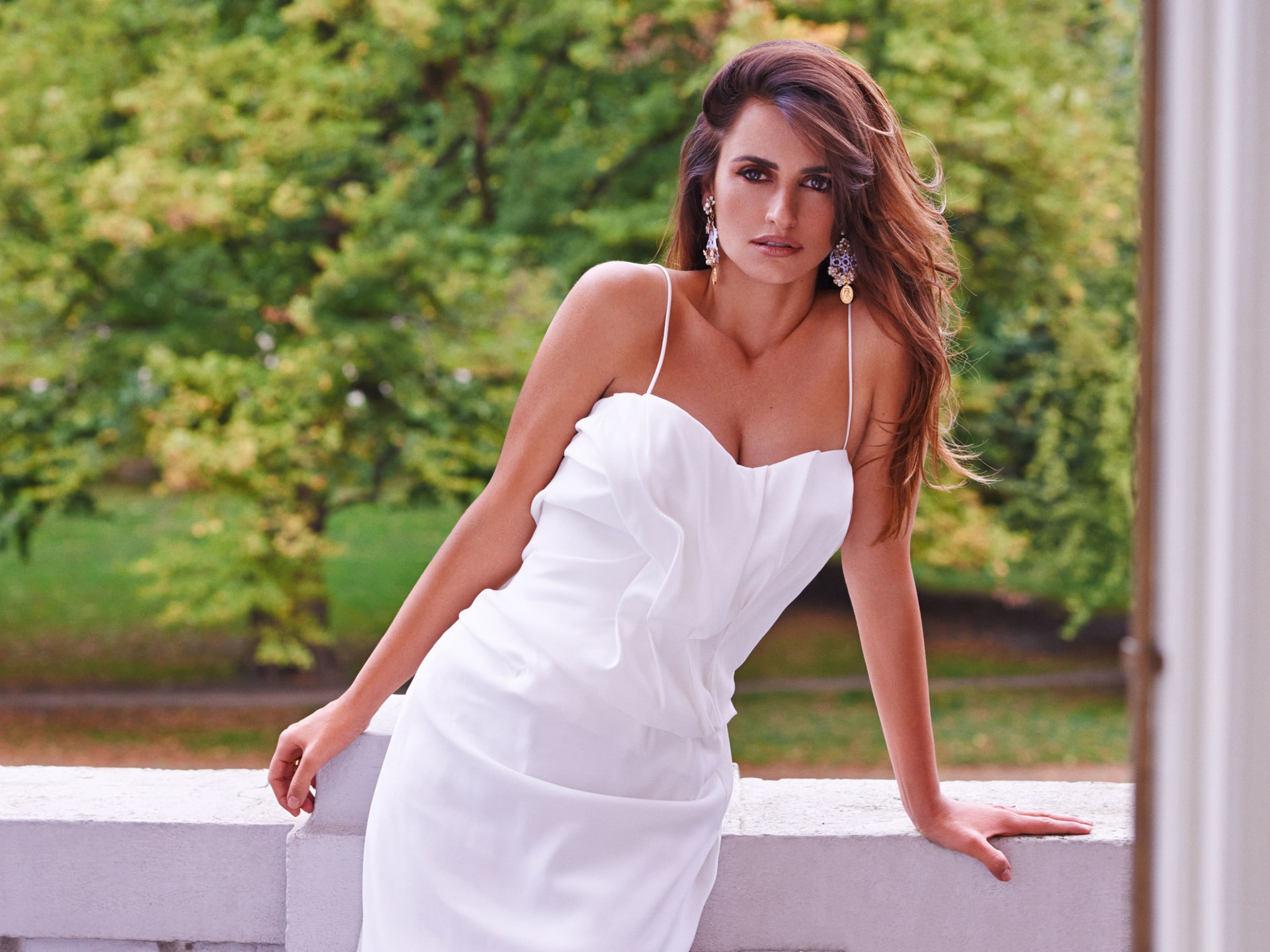 summer white dress actress beauty balcony Penelope Cruz