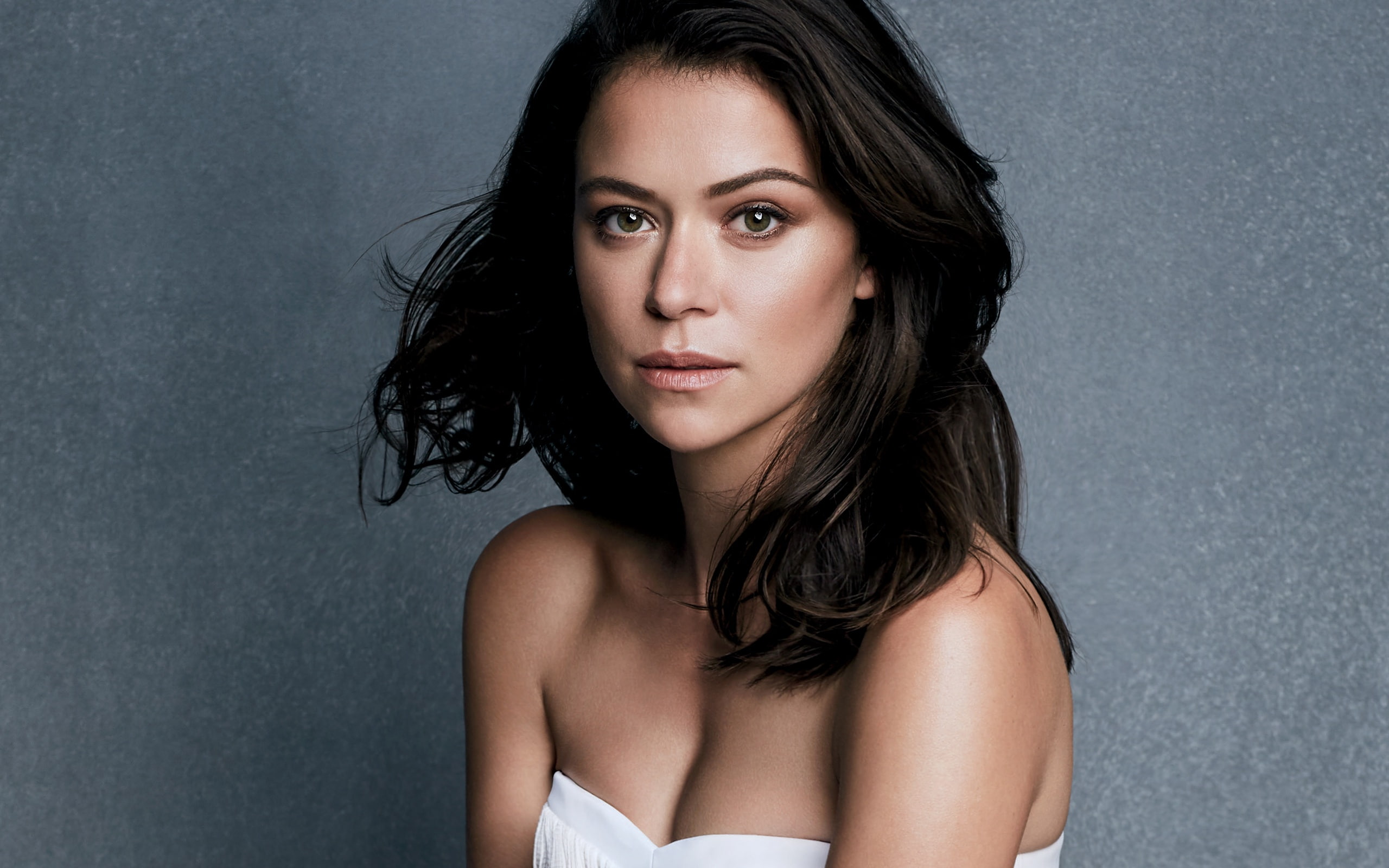 Tatiana Maslany Canadian actress portrait looking at camera 2k