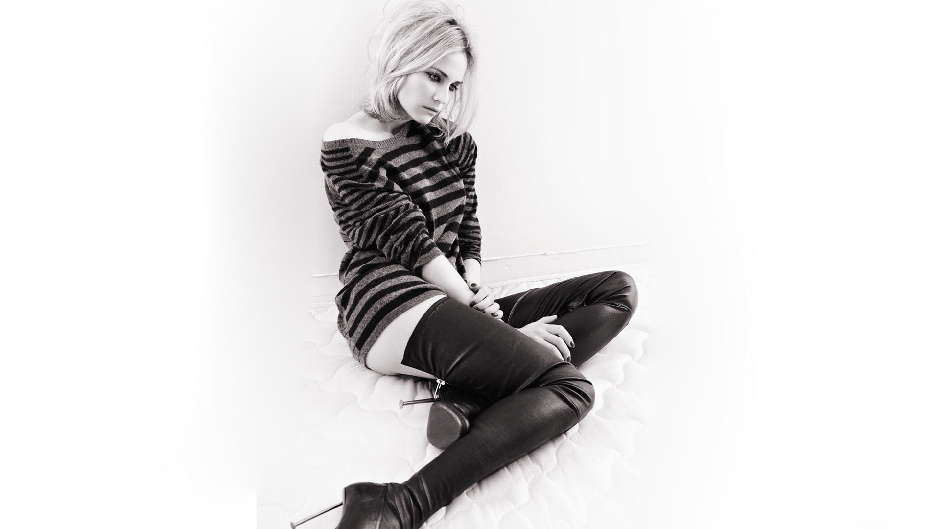 thigh highs boots monochrome blonde bare shoulders legs