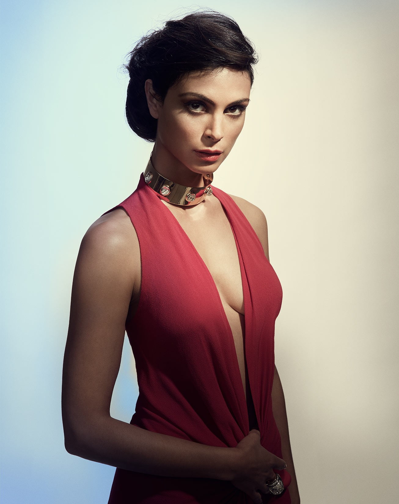 women actress brunette cleavage Morena Baccarin portrait