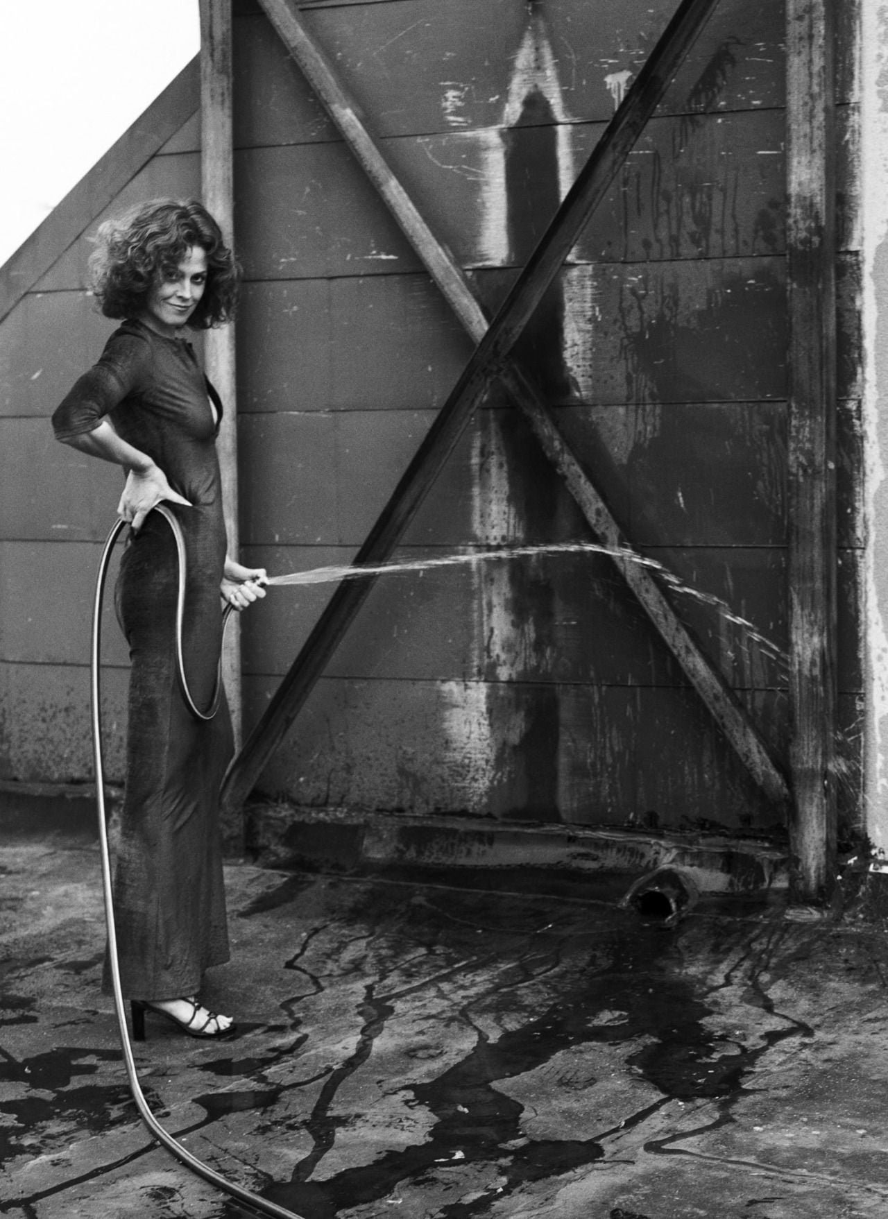 women actress brunette long hair Sigourney Weaver dress