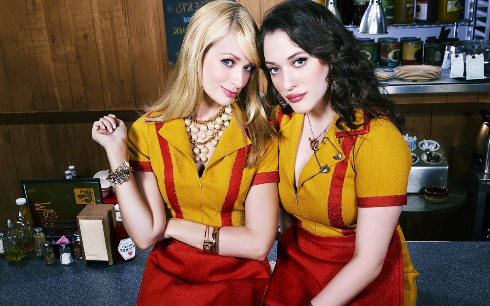 Two Broke Girls Kat Dennings blue eyes Beth Behrs waitress