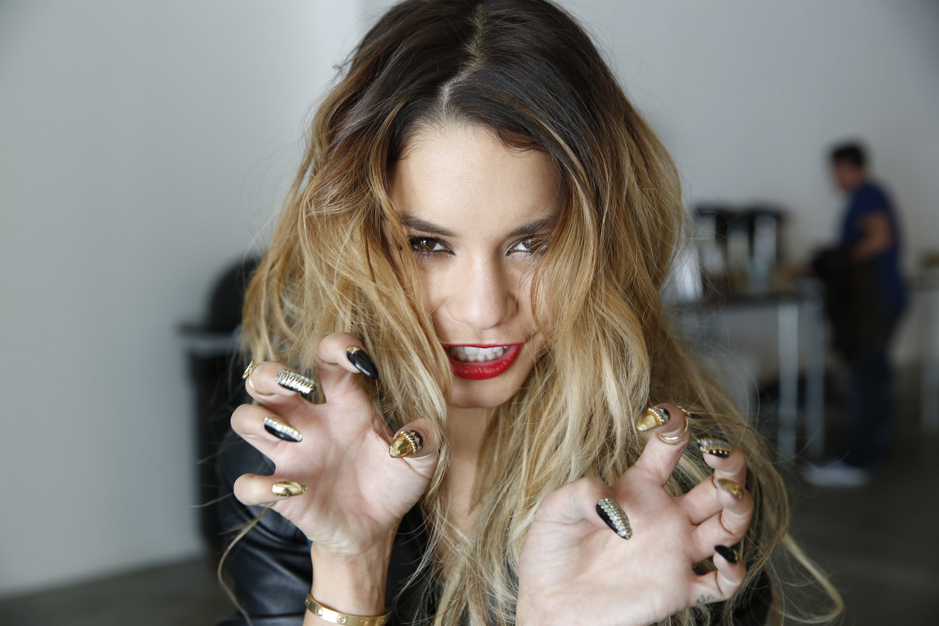 Vanessa Hudgens women celebrity actress painted nails hair 2k