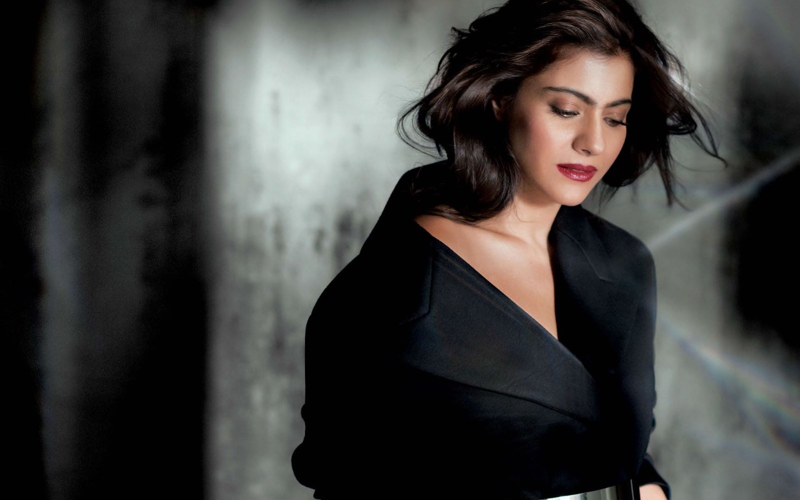 woman in black formal suit Kajol Actress Bollywood HD