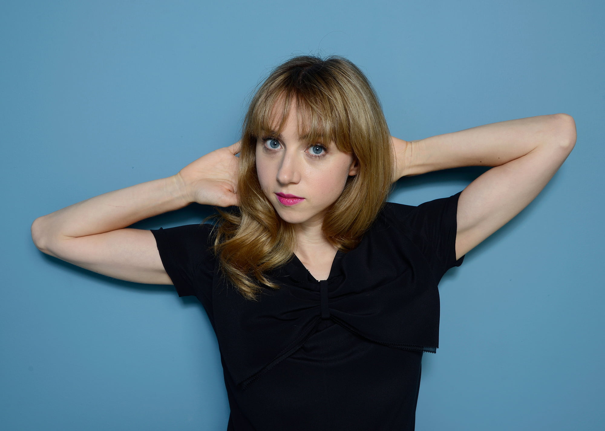 women actress Zoe Kazan blue background studio shot young adult 2k