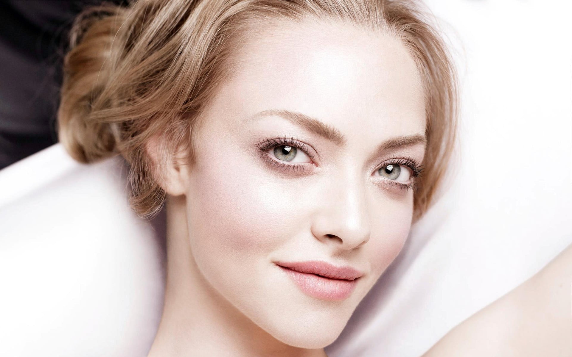 women face Amanda Seyfried actress eyes lips portrait