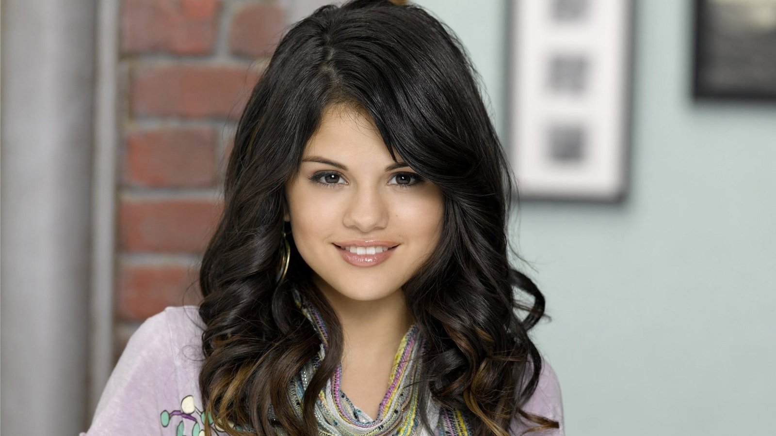 women's black and brown hair wig Selena Gomez actress singer