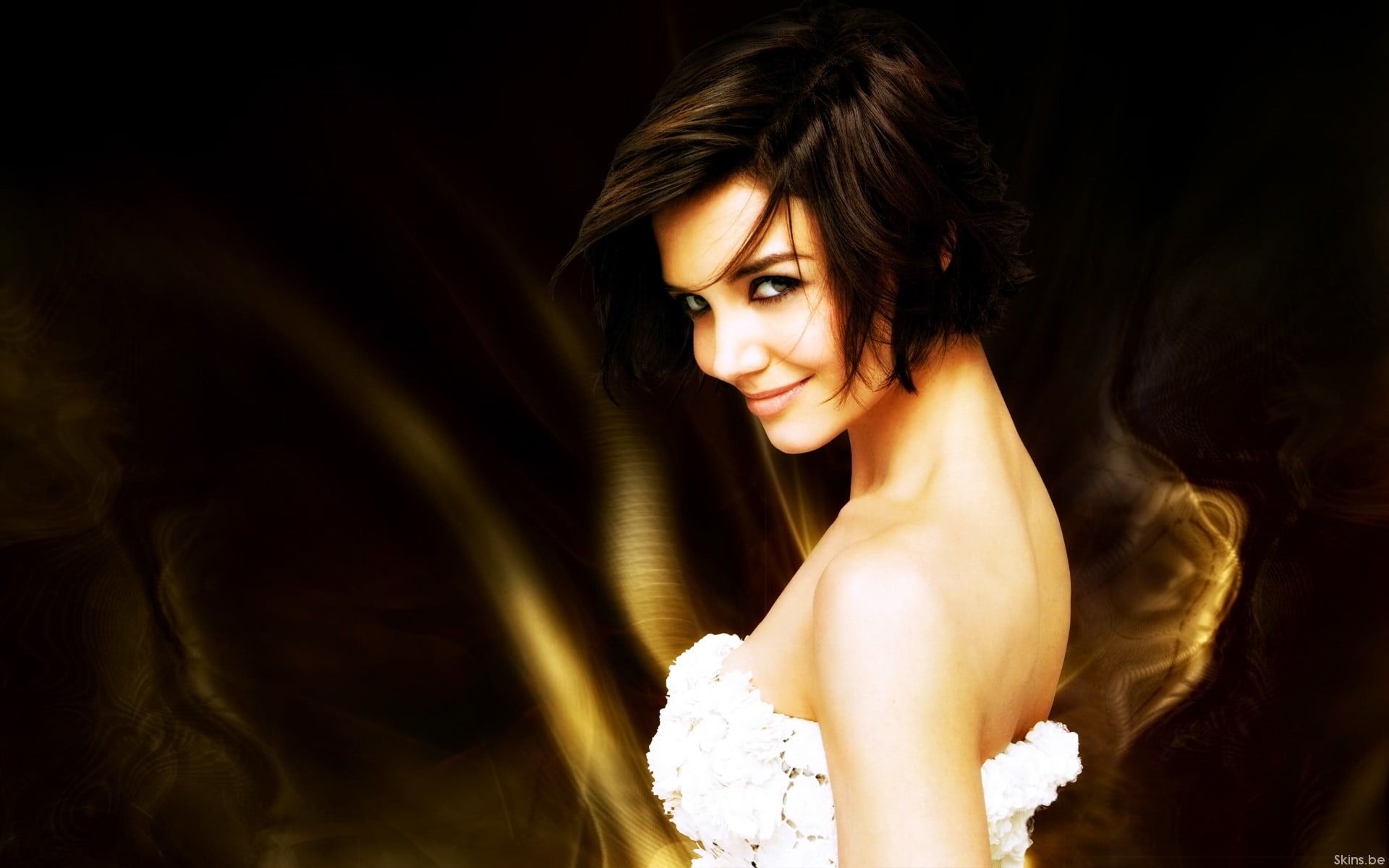 women model bare shoulders short hair smiling Katie Holmes