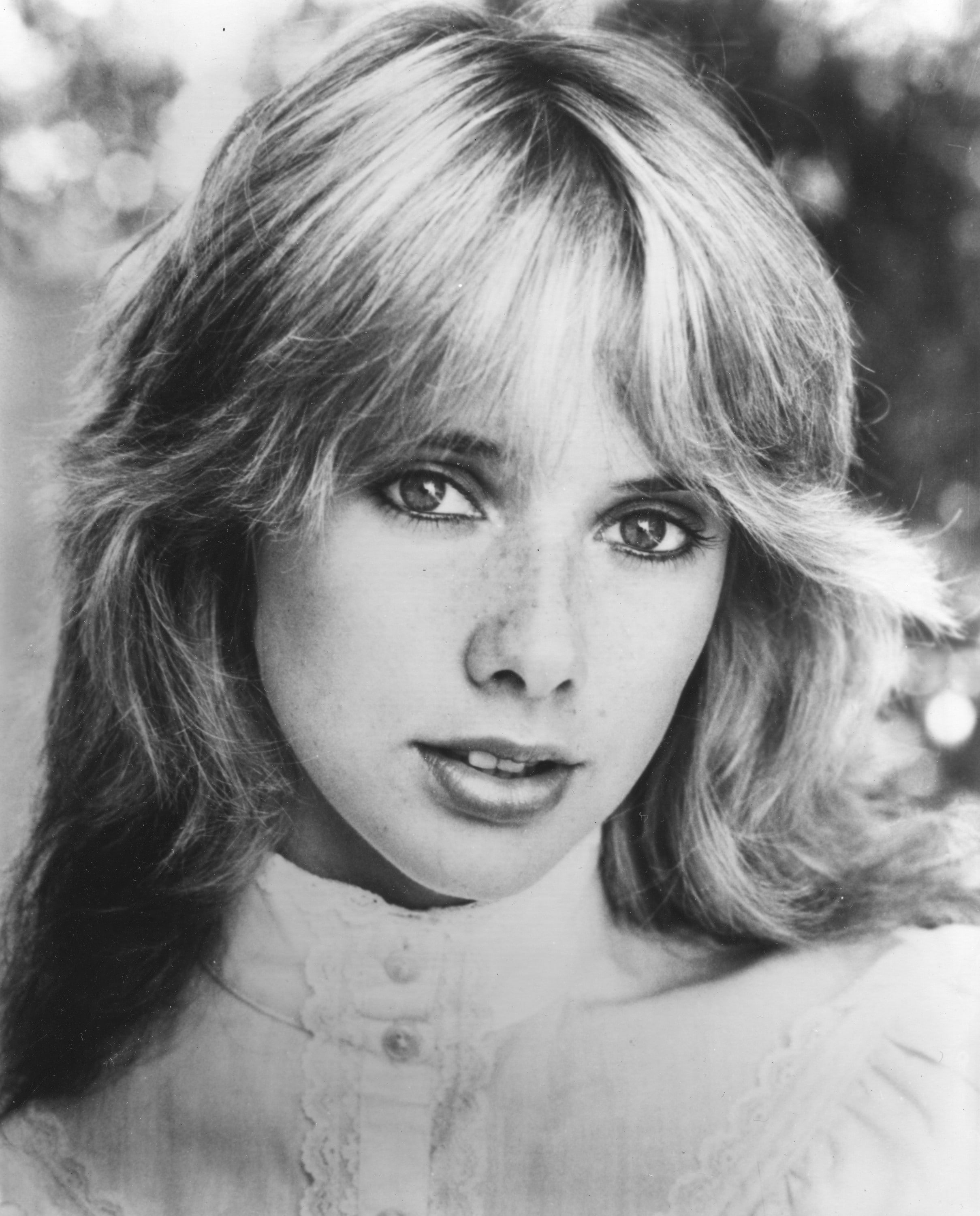women portrait monochrome Rosanna Arquette actress freckles 2k
