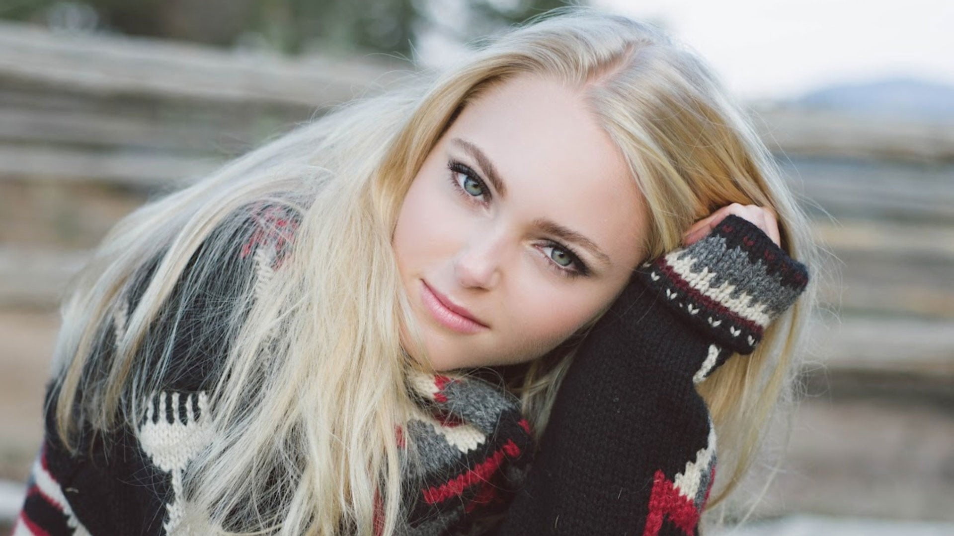 women's black gray and red sweater blonde AnnaSophia Robb