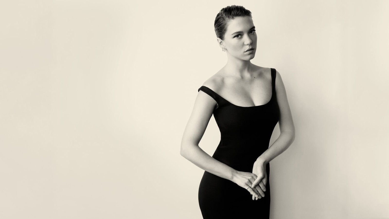 women's sleeveless bodycon dress L a Seydoux actress monochrome