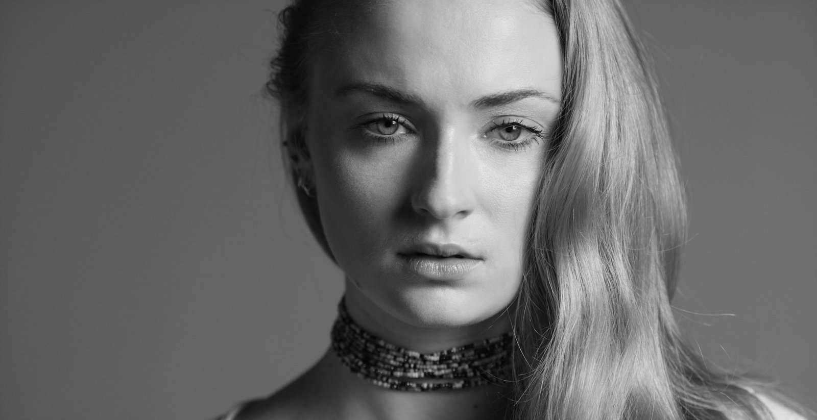 women's white and black floral top Sophie Turner actress monochrome 2k 4k
