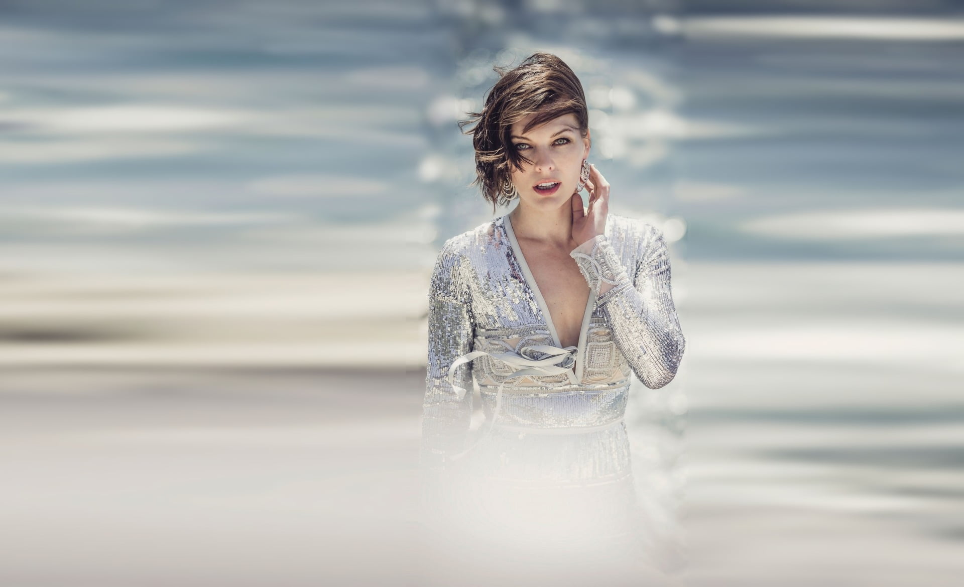 women's gray long sleeved top actress Milla Jovovich one person 27