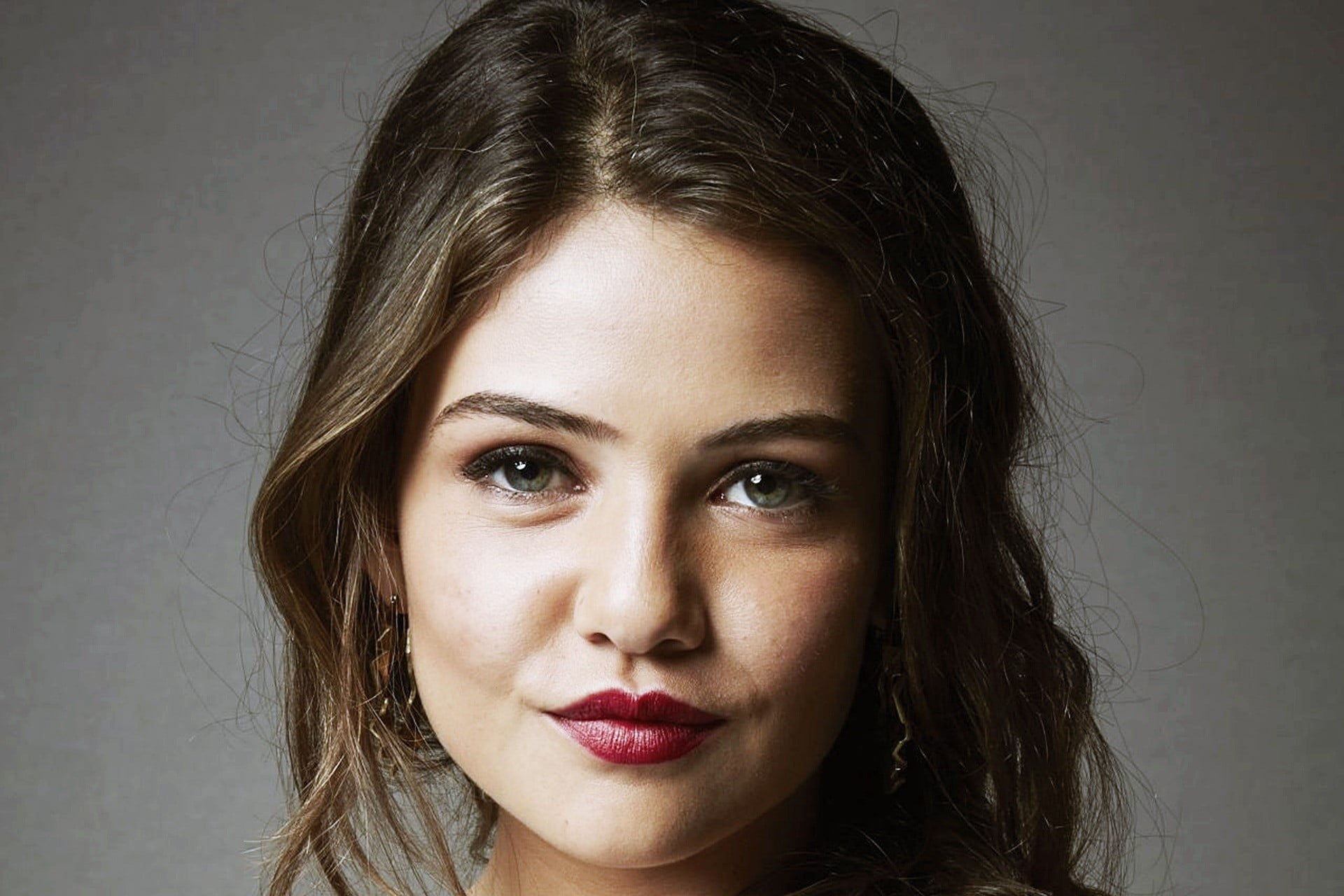 women's pink lipstick Danielle Campbell The Originals actress