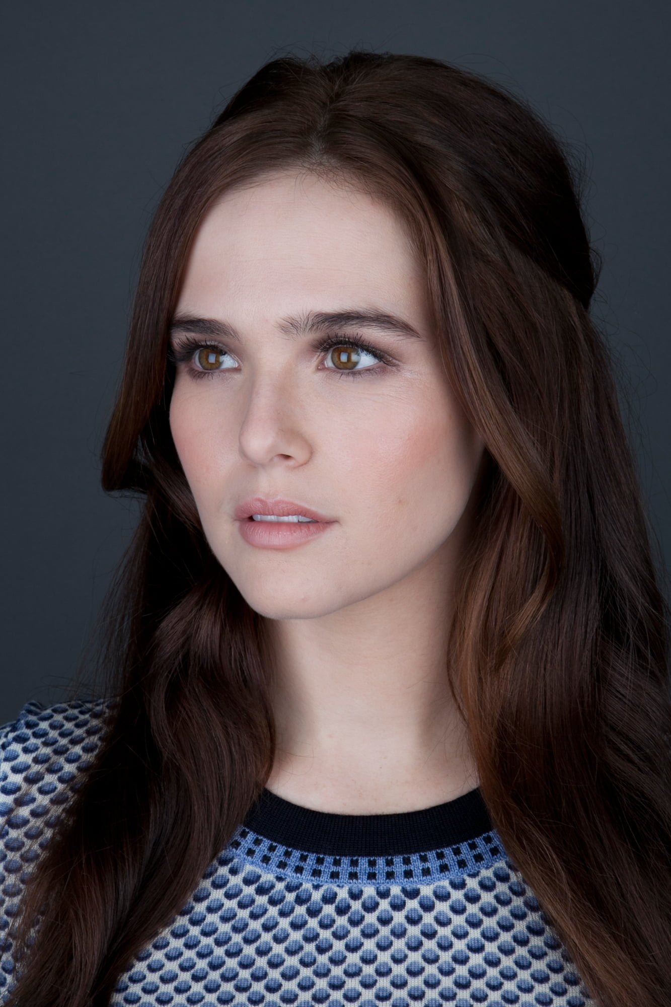 Zoey Deutch celebrity simple background looking away brunette