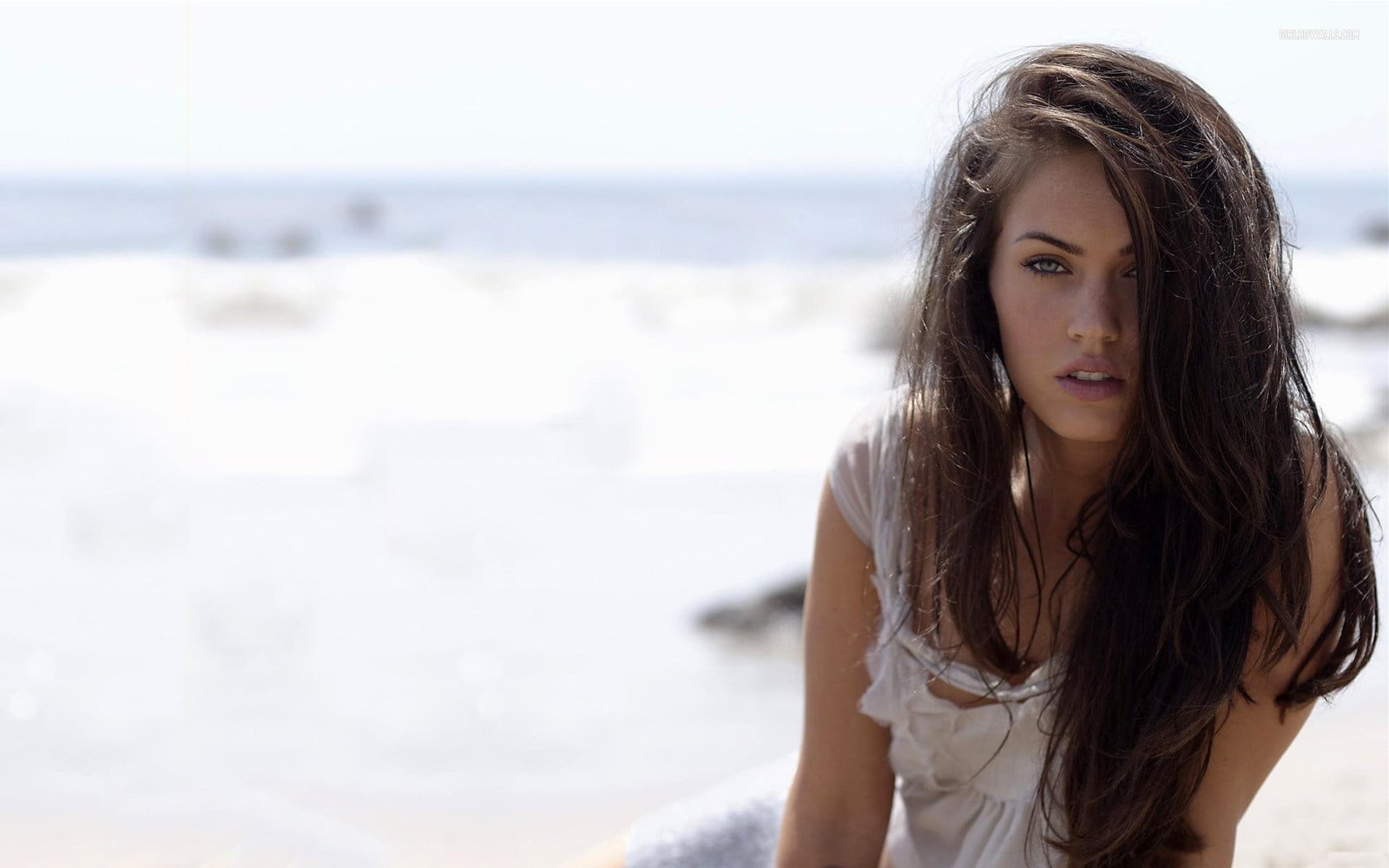 women's white scoop neck sleeveless dress Megan Fox model celebrity 2k