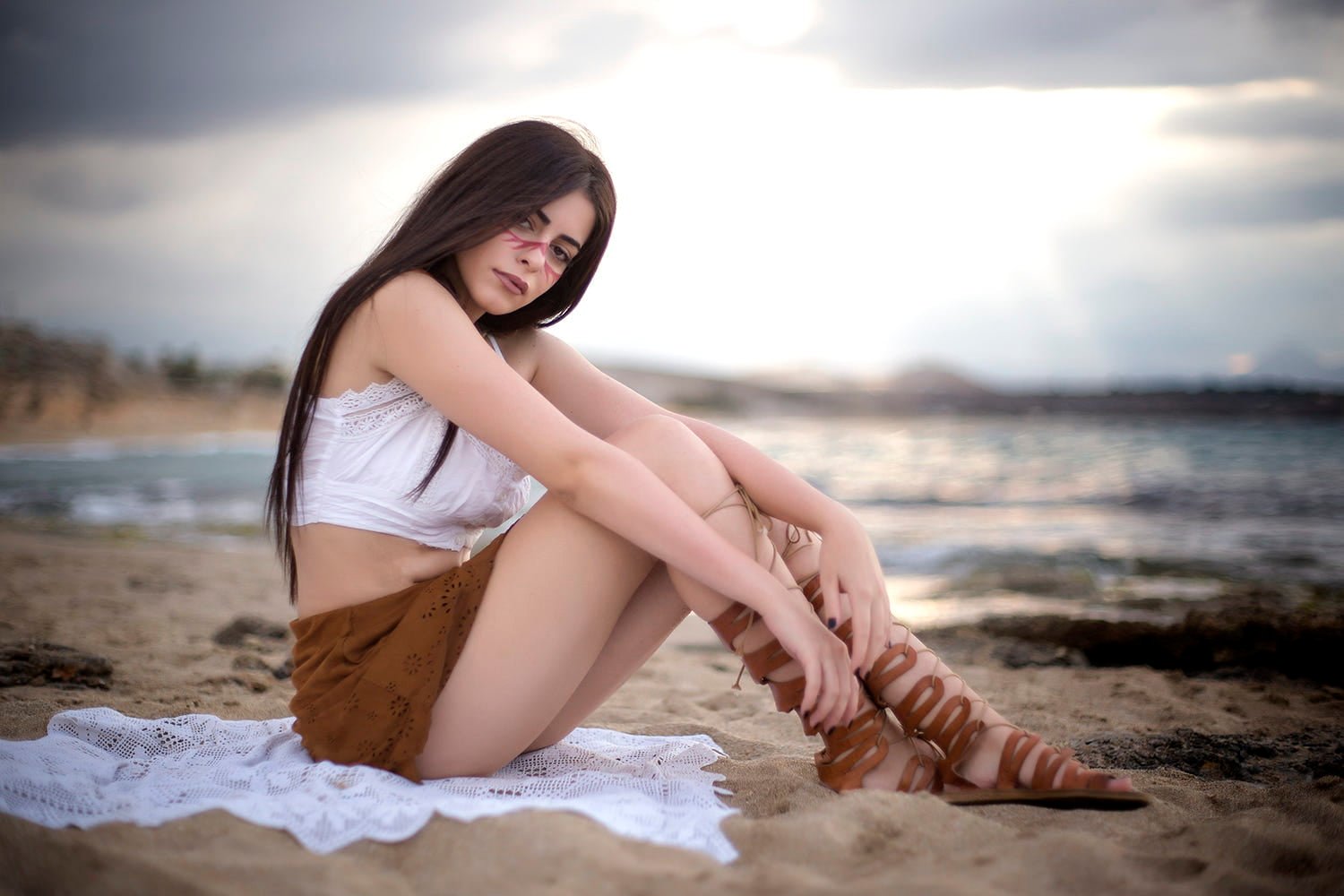 women's white sleeveless crop top brunette women outdoors beach 2k