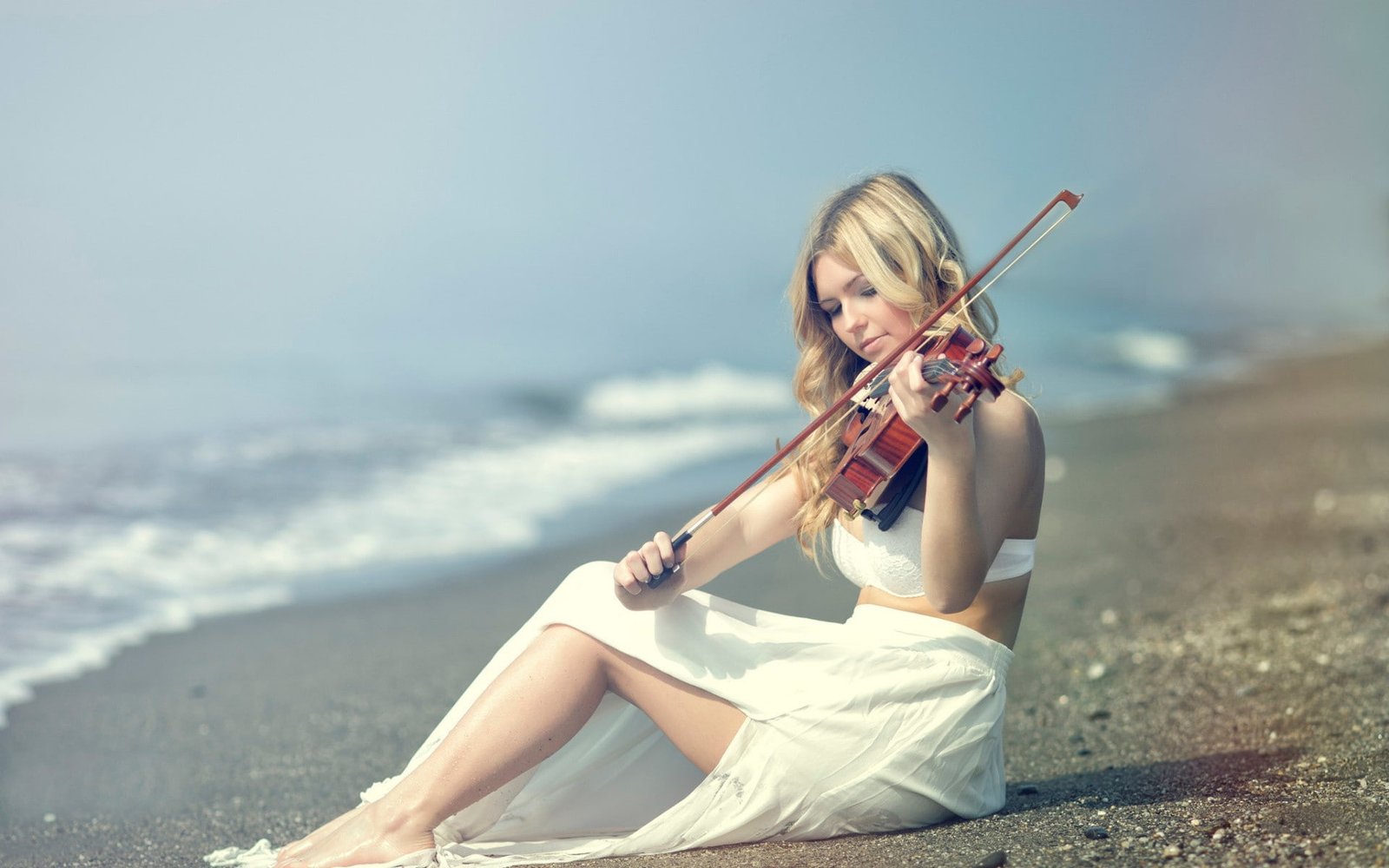 white dress long hair model waves blonde sea playing 2k