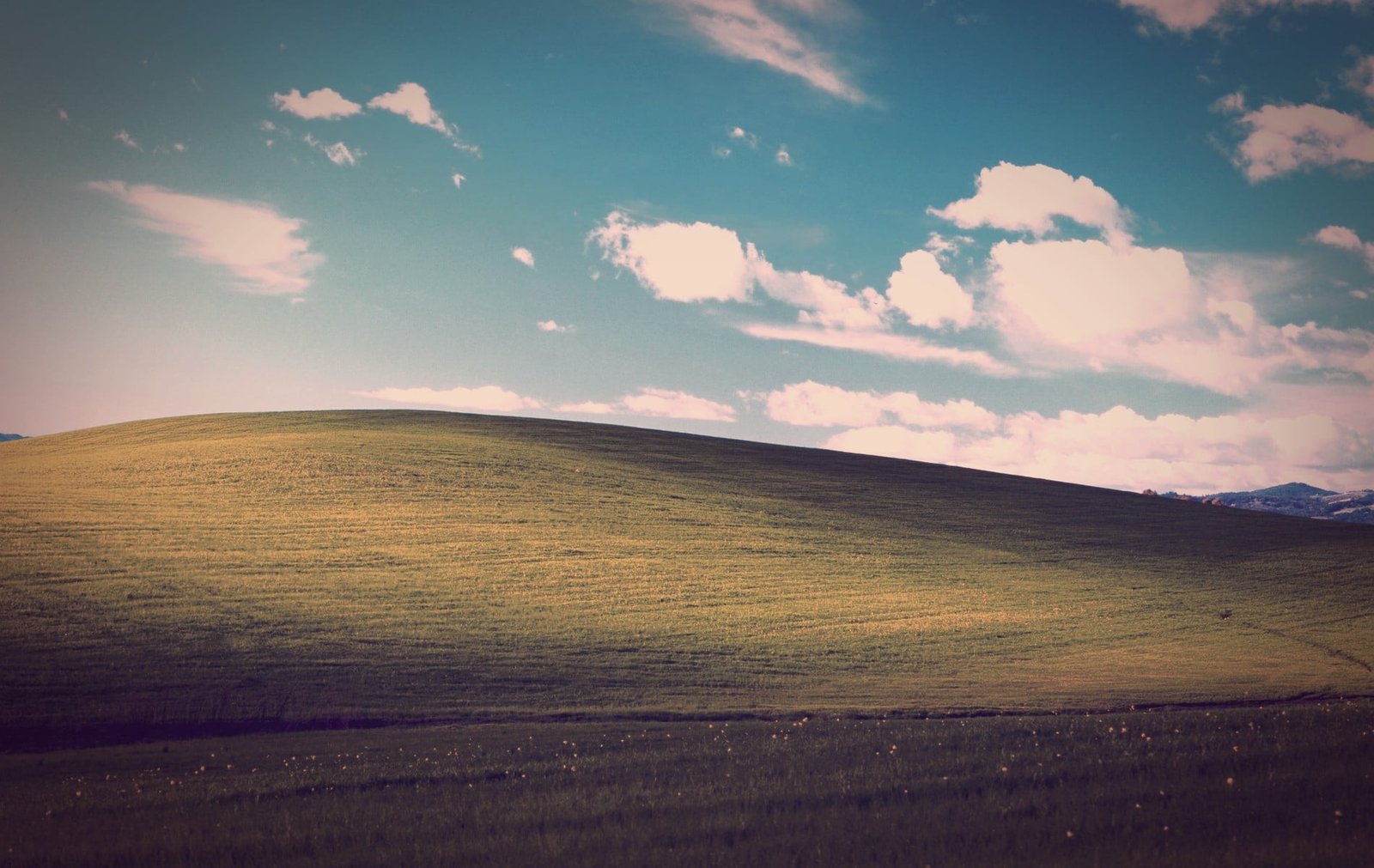 hill Windows wallpaper landscape XP bliss sky cloud 2k