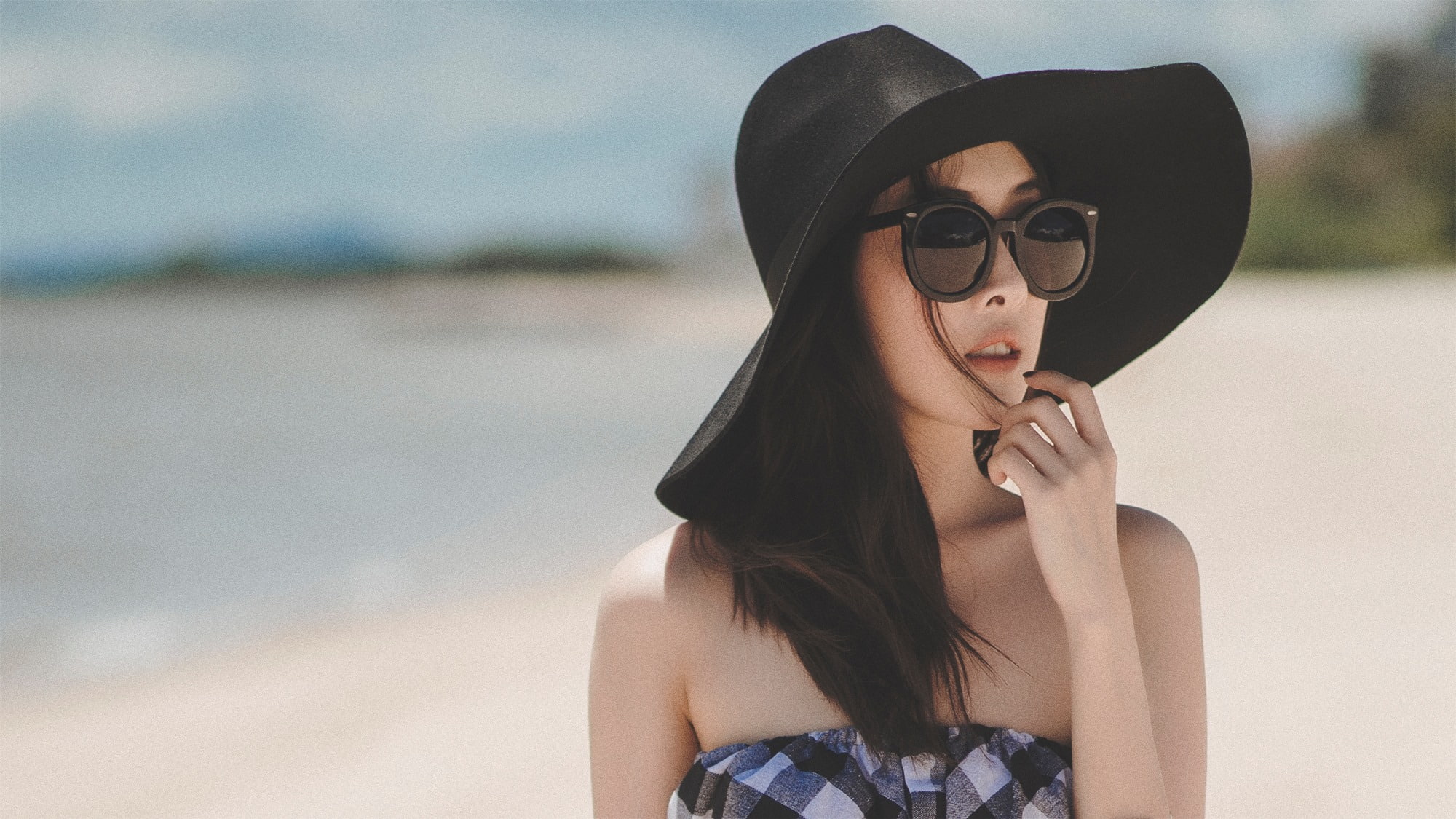 model women Thai Asian with glasses face hat fashion 2k