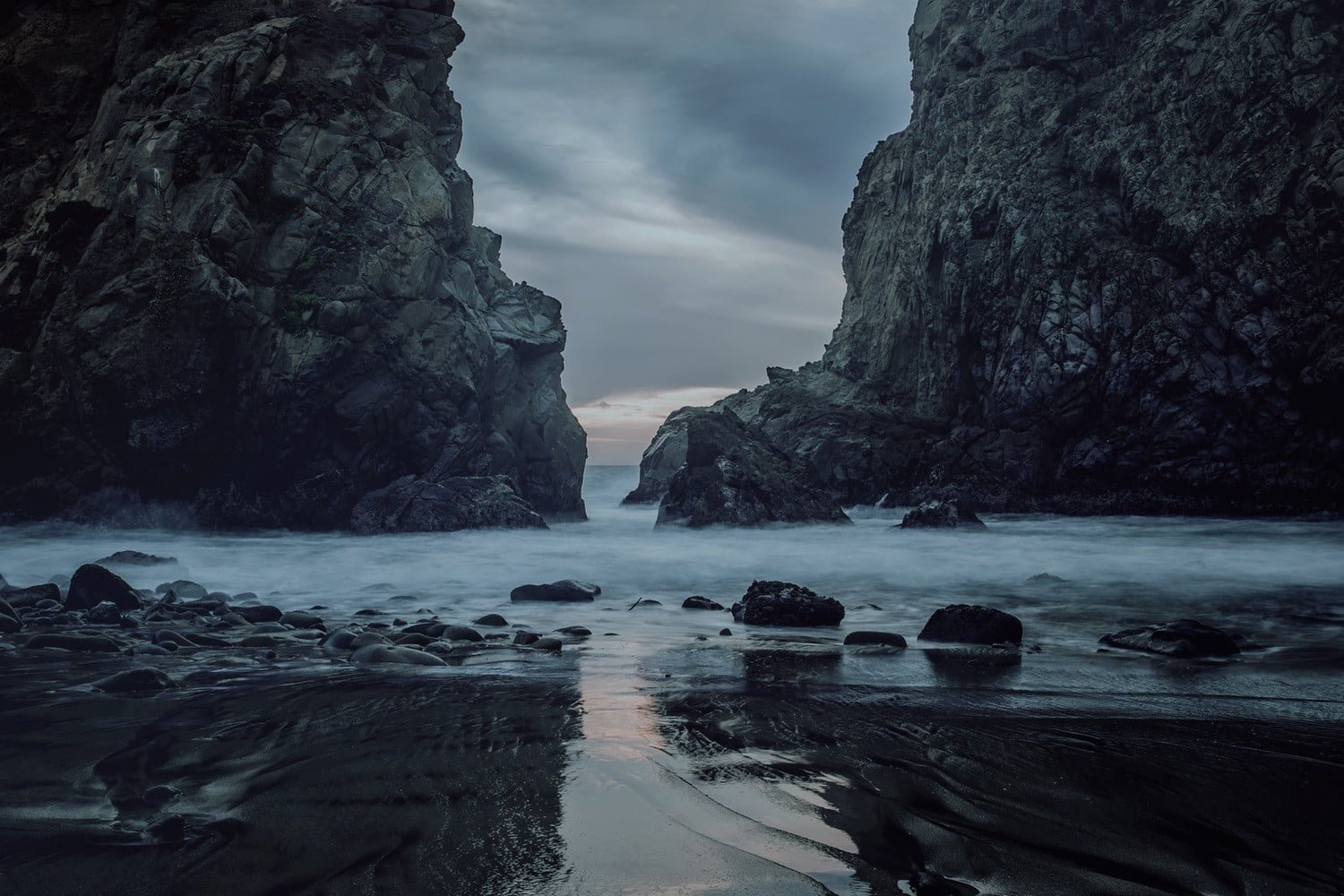 gray rocks beach sea water solid rock object beauty in nature 2k