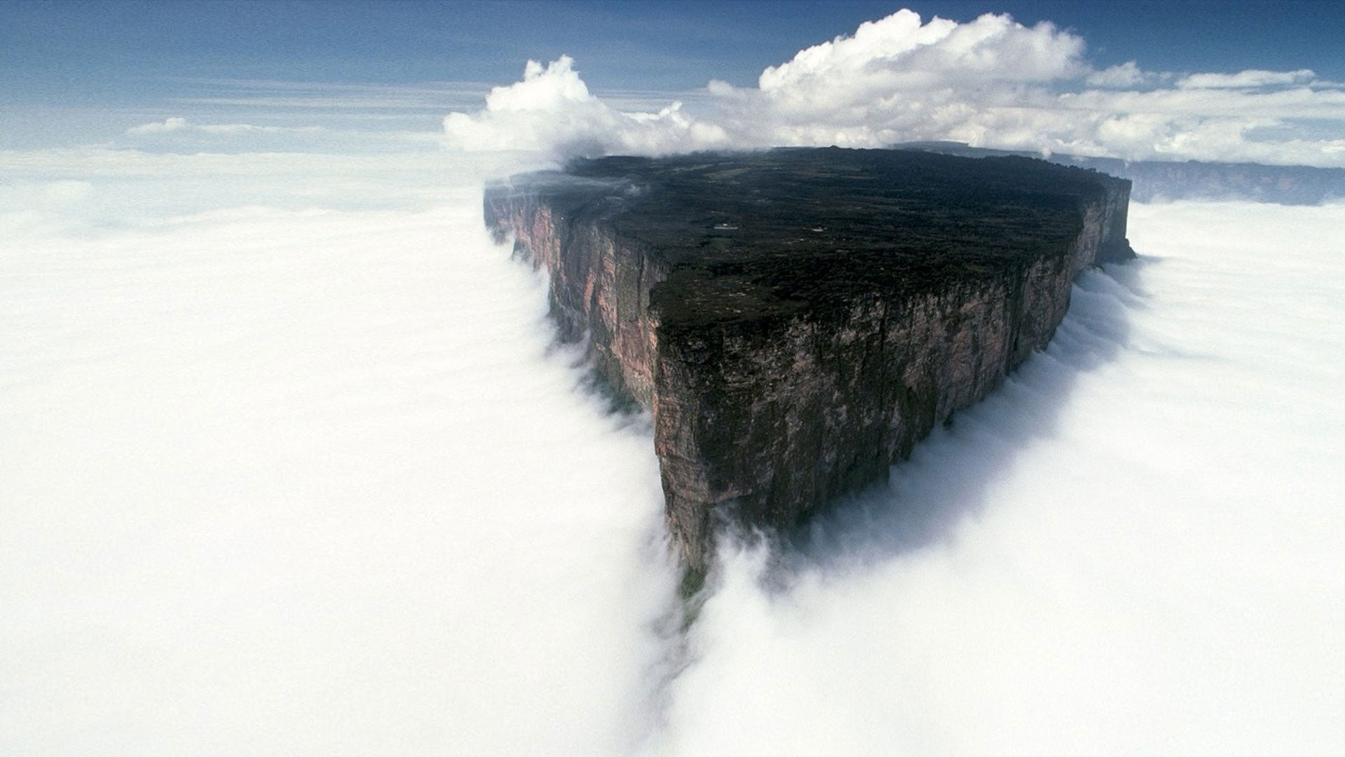 mountain top surrounded by clouds landscape Mount Roraima mist 2k