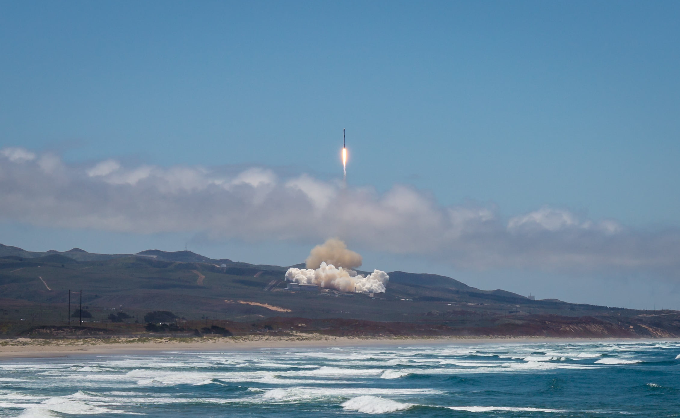 rocket SpaceX photography smoke beach sky water sea scenics nature 2k