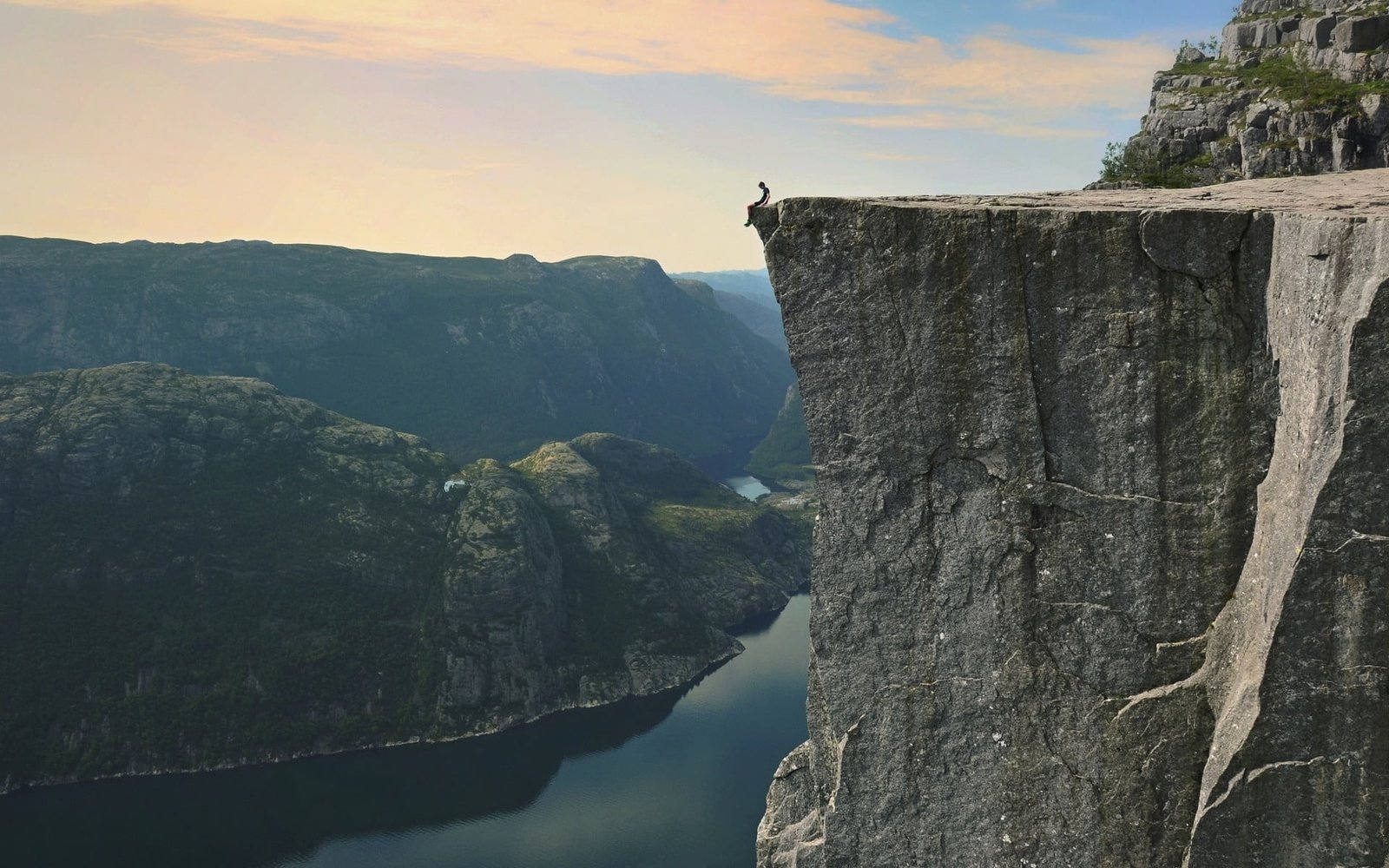 green mountain nature landscape Preikestolen Norway fjord 2k