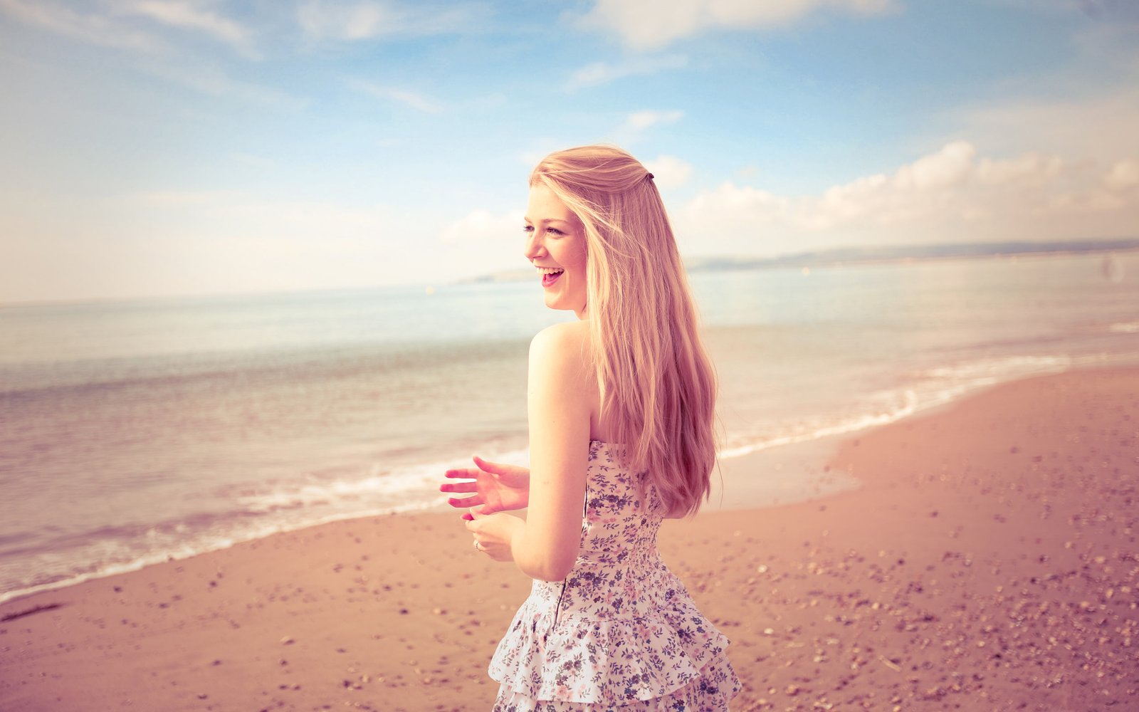 sand beach summer girl landscape smile mood shore hair 2k