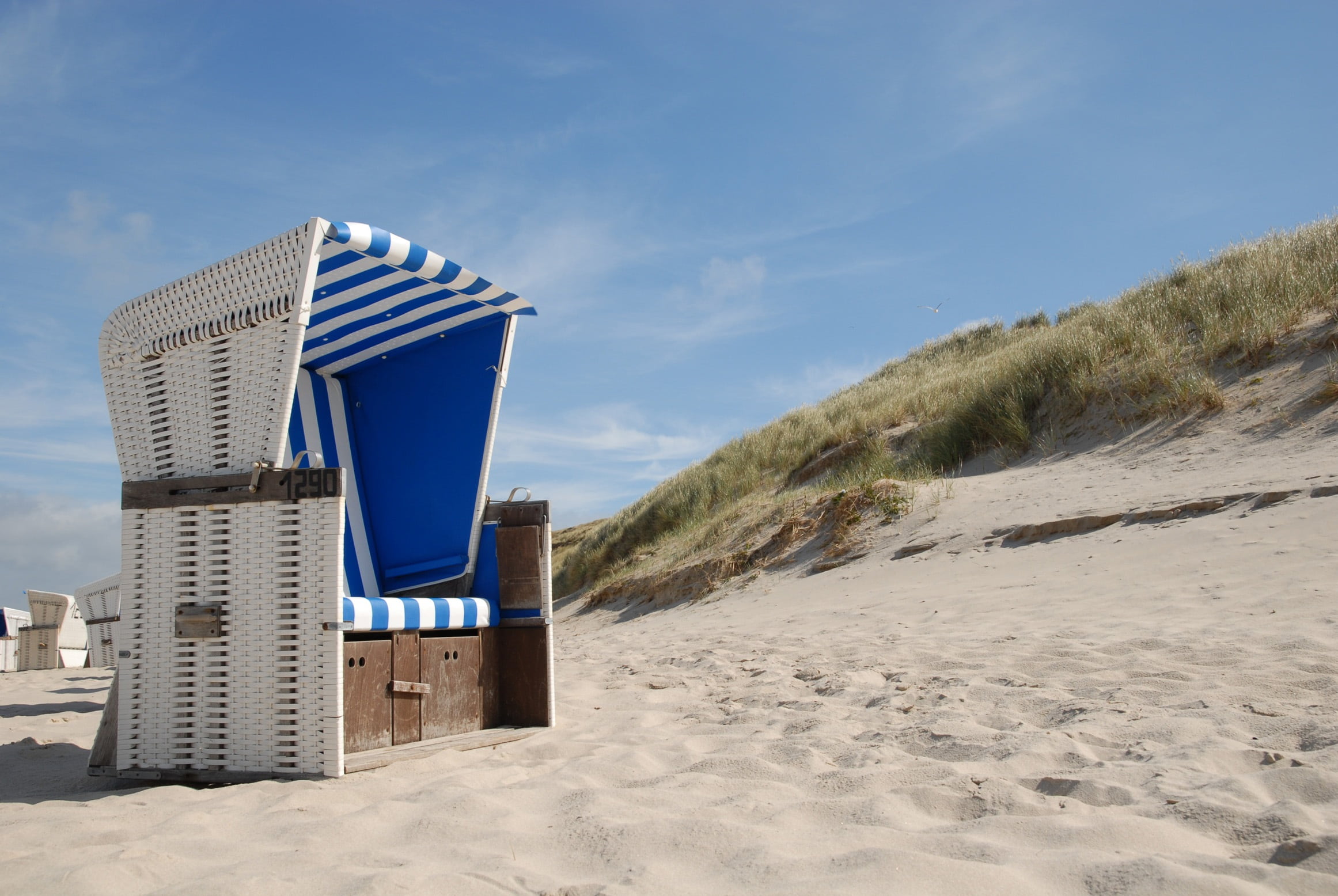 white wicker sofa on beach chair sylt clubs sea sky 2k