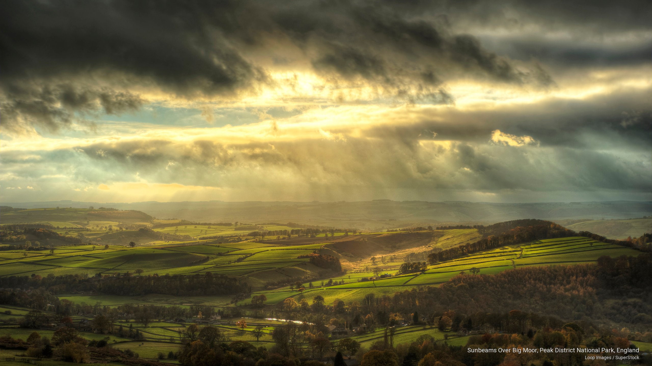 Sunbeams Over Big Moor Peak District National Park England 2k