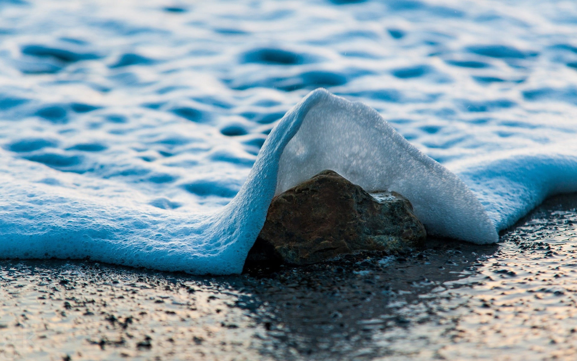 untitled nature sea water bubbles beach stone cyan waves 2k
