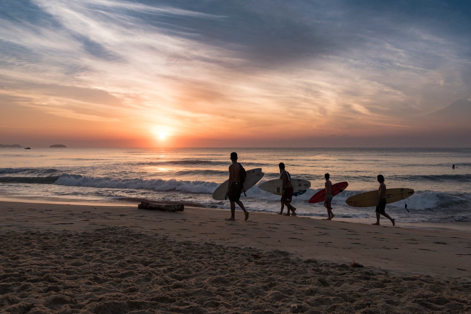 surfers sunrise beach ubatuba itamambuca land sea water 2k