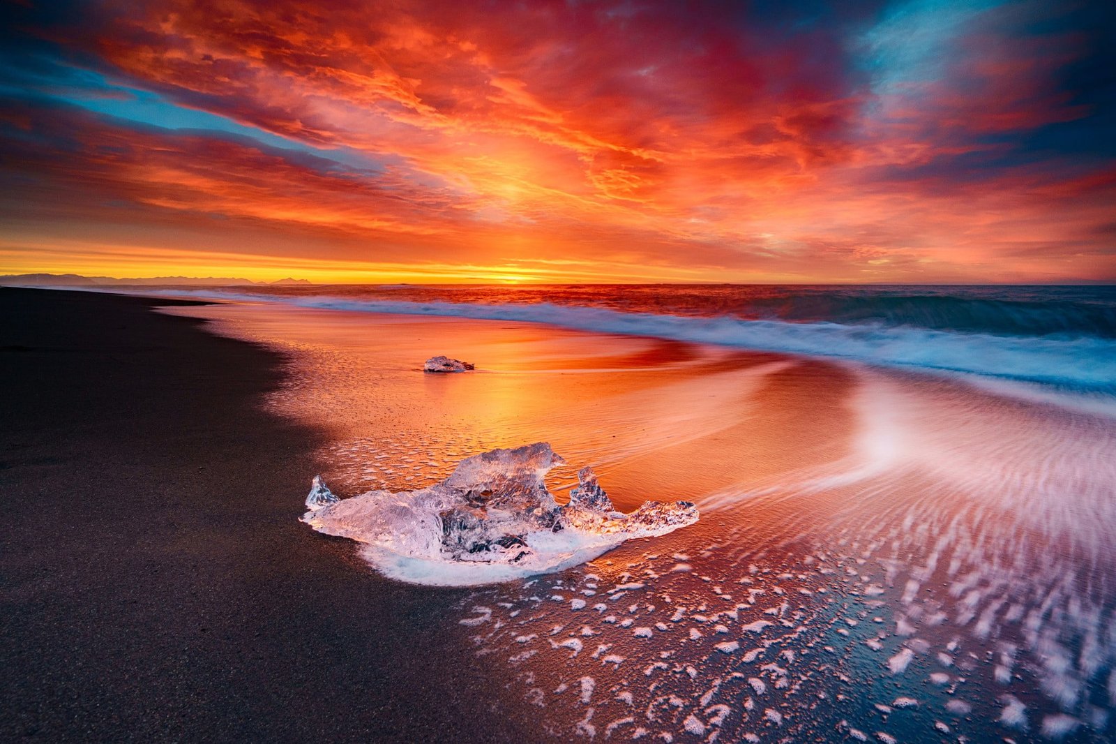 body of water sea beach Sun nature scenics sky 2k