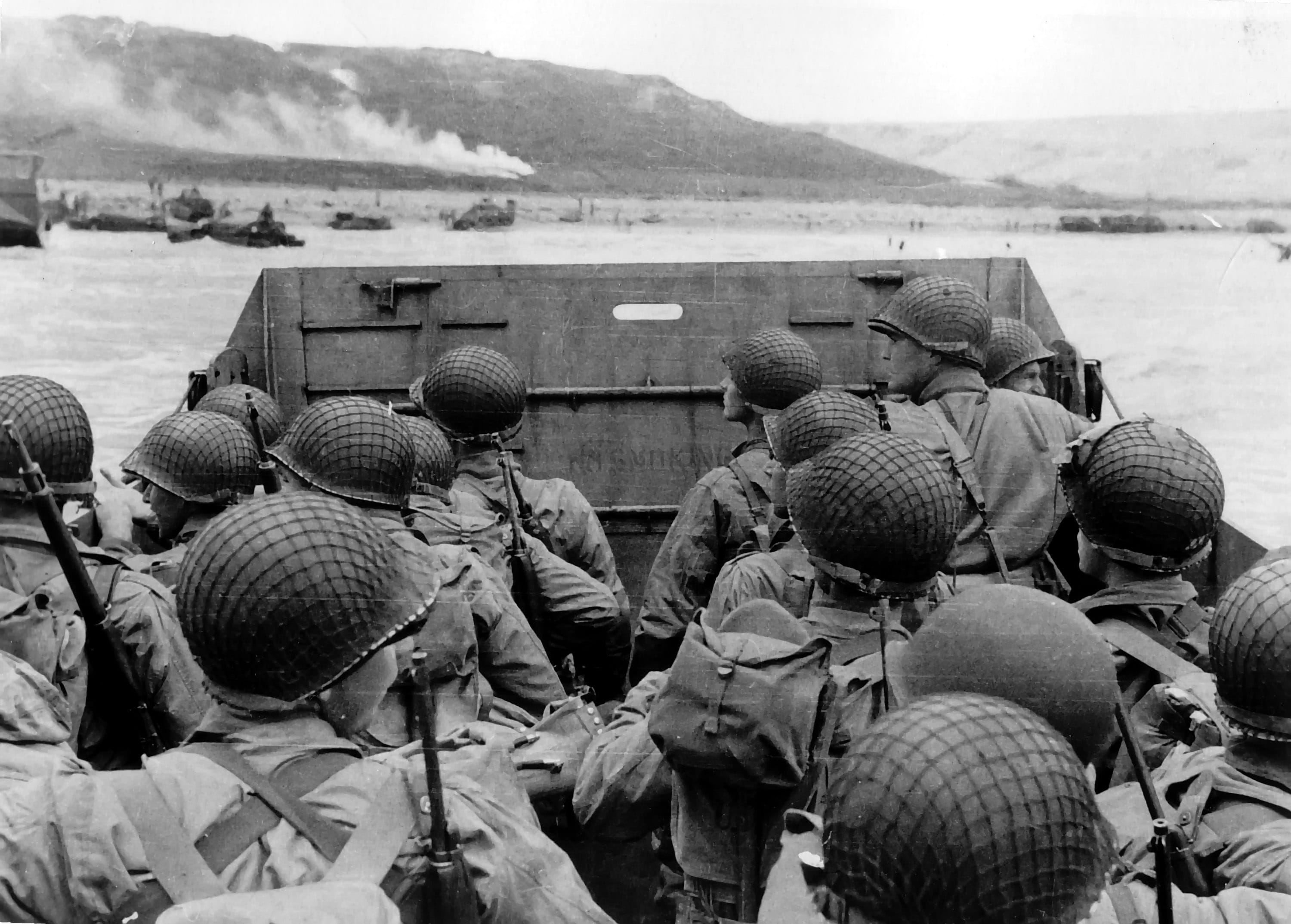 American troops approaching Omaha Beach on Normandy D Day World War II 2k