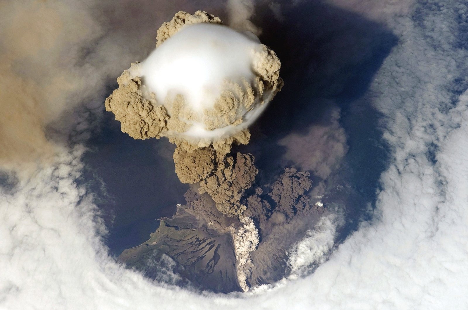 top of volcano eruptions aerial view island smoke clouds 2k